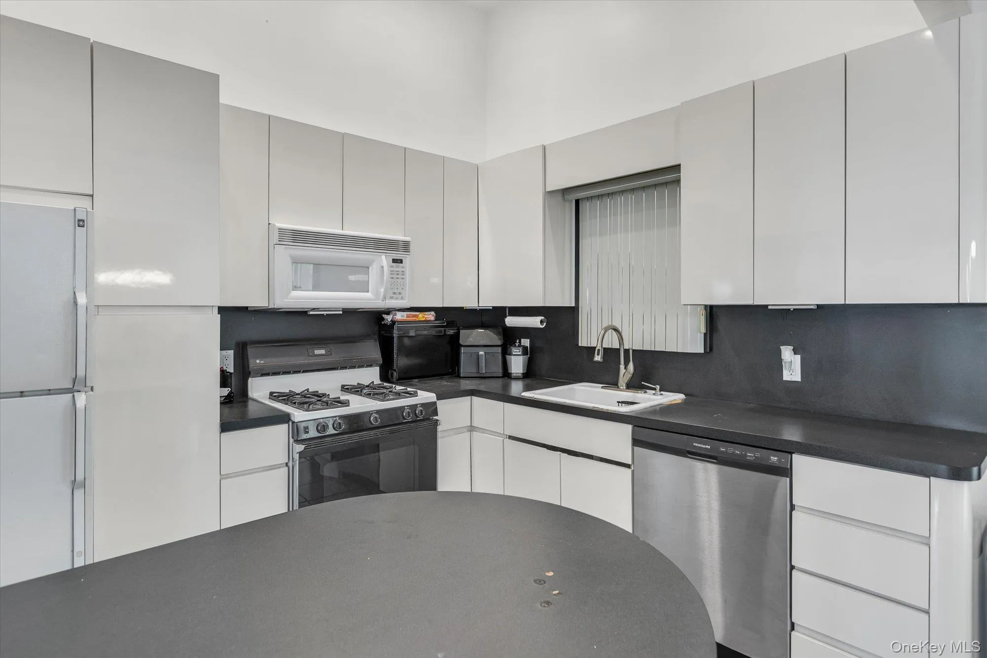 170 9th Street, Babylon, NY, 3 Bedrooms Bedrooms, 6 Rooms Rooms,1 BathroomBathrooms,Residential,For Rent,9th,0,1003940 170 9th Street, Babylon, NY, 3 Bedrooms Bedrooms, 6 Rooms Rooms,1 BathroomBathrooms,Residential,For Rent,9th,0,1003940