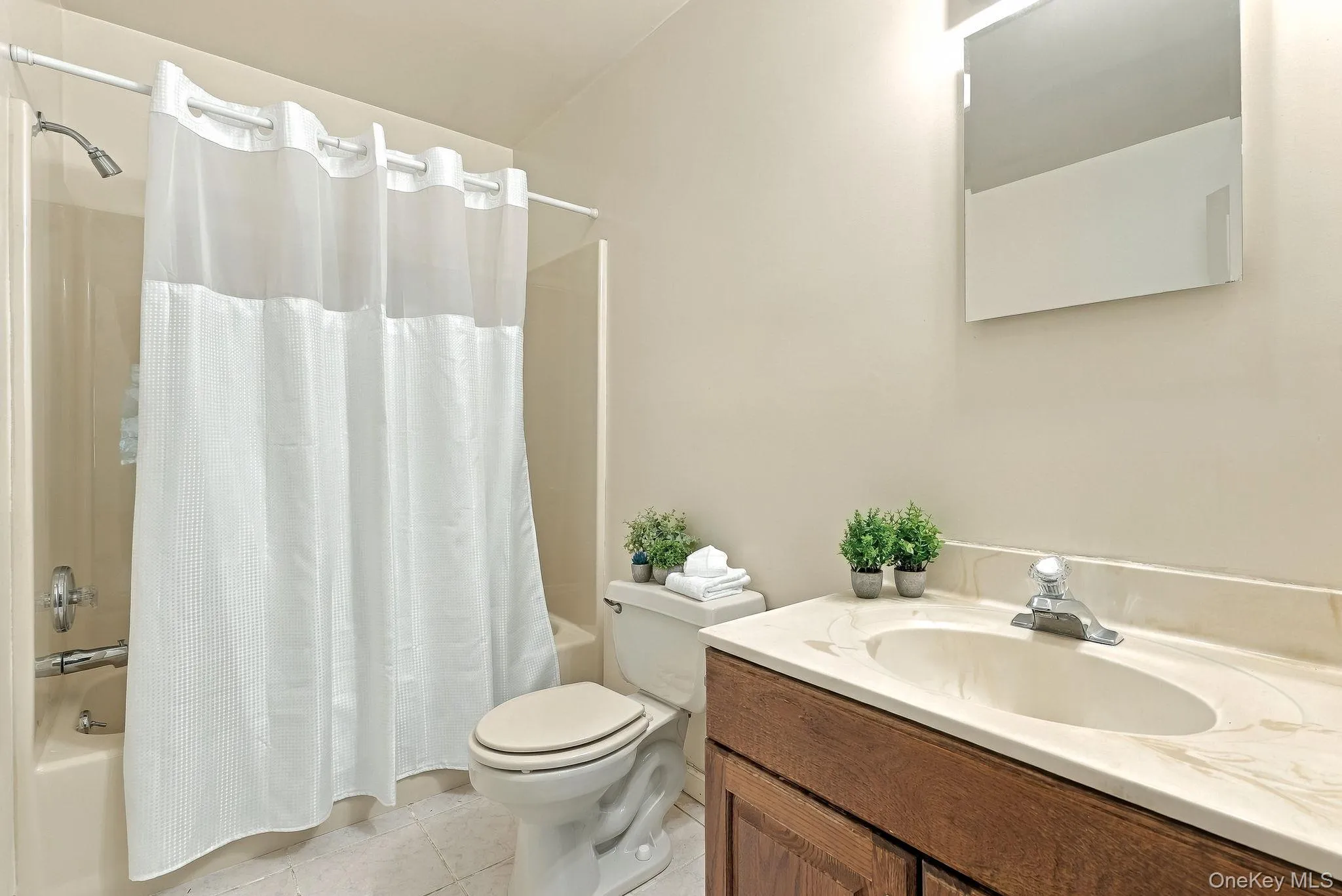 The hall full bath has a convenient linen closet - there's plenty of storage! The hall full bath has a convenient linen closet - there's plenty of storage!