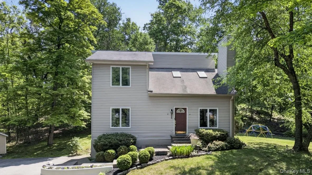 305 Oak Lane, Newburgh (town), NY, 3 Bedrooms Bedrooms, 8 Rooms Rooms,2 BathroomsBathrooms,Residential,For Rent,Oak,0,1003958 305 Oak Lane, Newburgh (town), NY, 3 Bedrooms Bedrooms, 8 Rooms Rooms,2 BathroomsBathrooms,Residential,For Rent,Oak,0,1003958