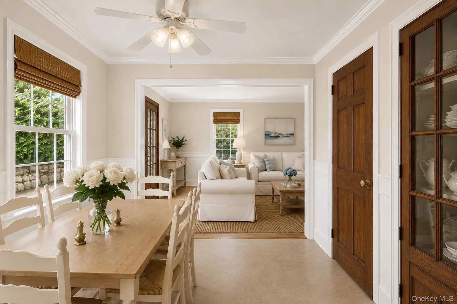 Dinette area - virtually staged Dinette area - virtually staged