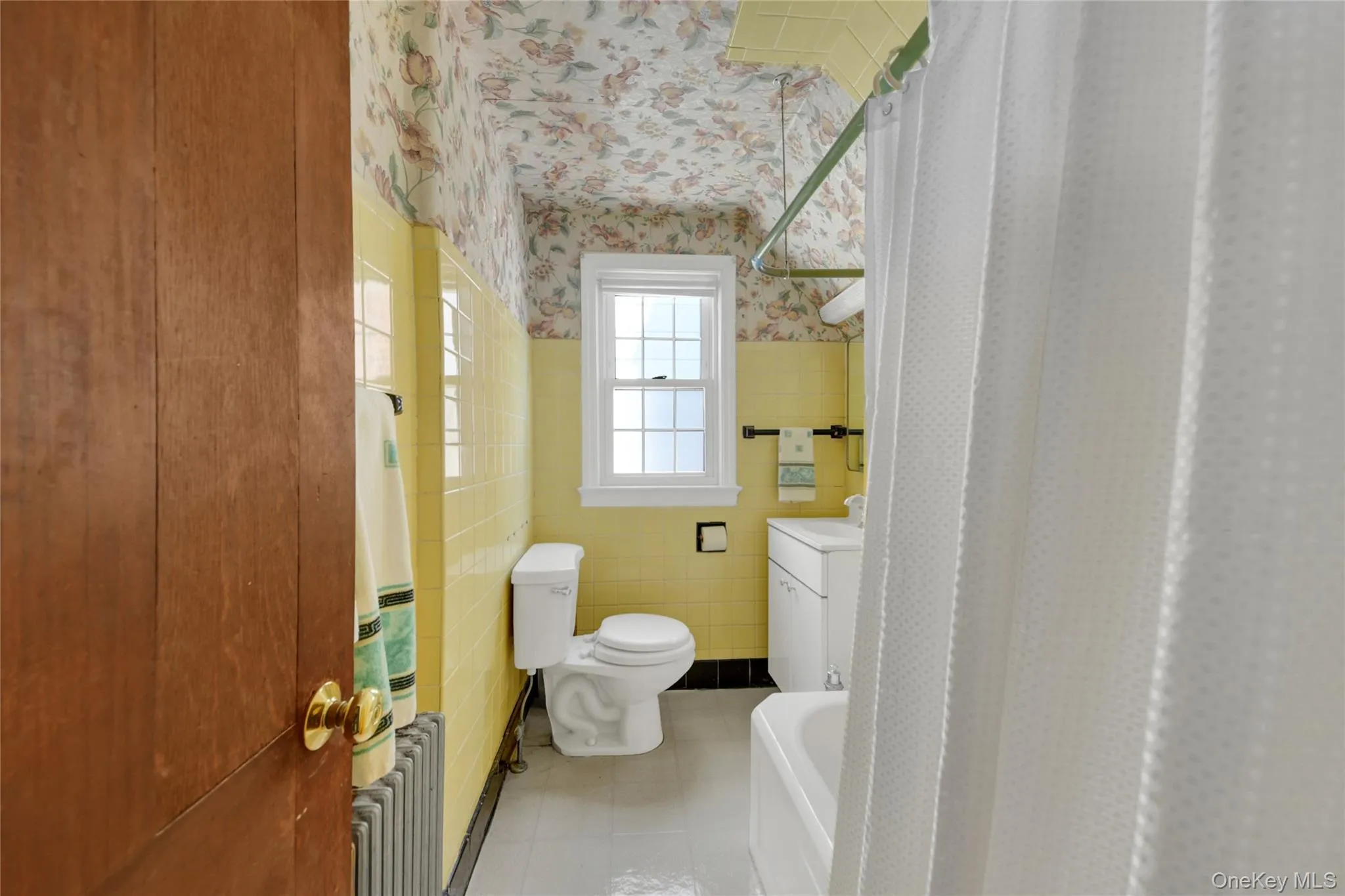 Hall bathroom on the second floor Hall bathroom on the second floor