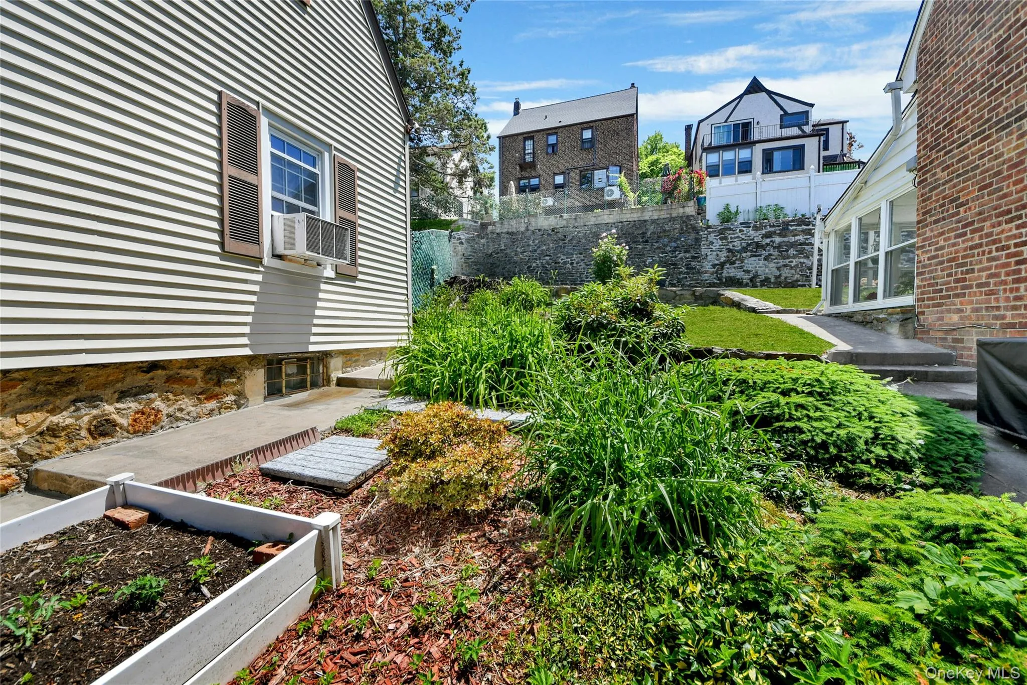 136 Midland Avenue, Yonkers, NY, 2 Bedrooms Bedrooms, 5 Rooms Rooms,1 BathroomBathrooms,Residential,For Rent,Midland,0,1003979 136 Midland Avenue, Yonkers, NY, 2 Bedrooms Bedrooms, 5 Rooms Rooms,1 BathroomBathrooms,Residential,For Rent,Midland,0,1003979