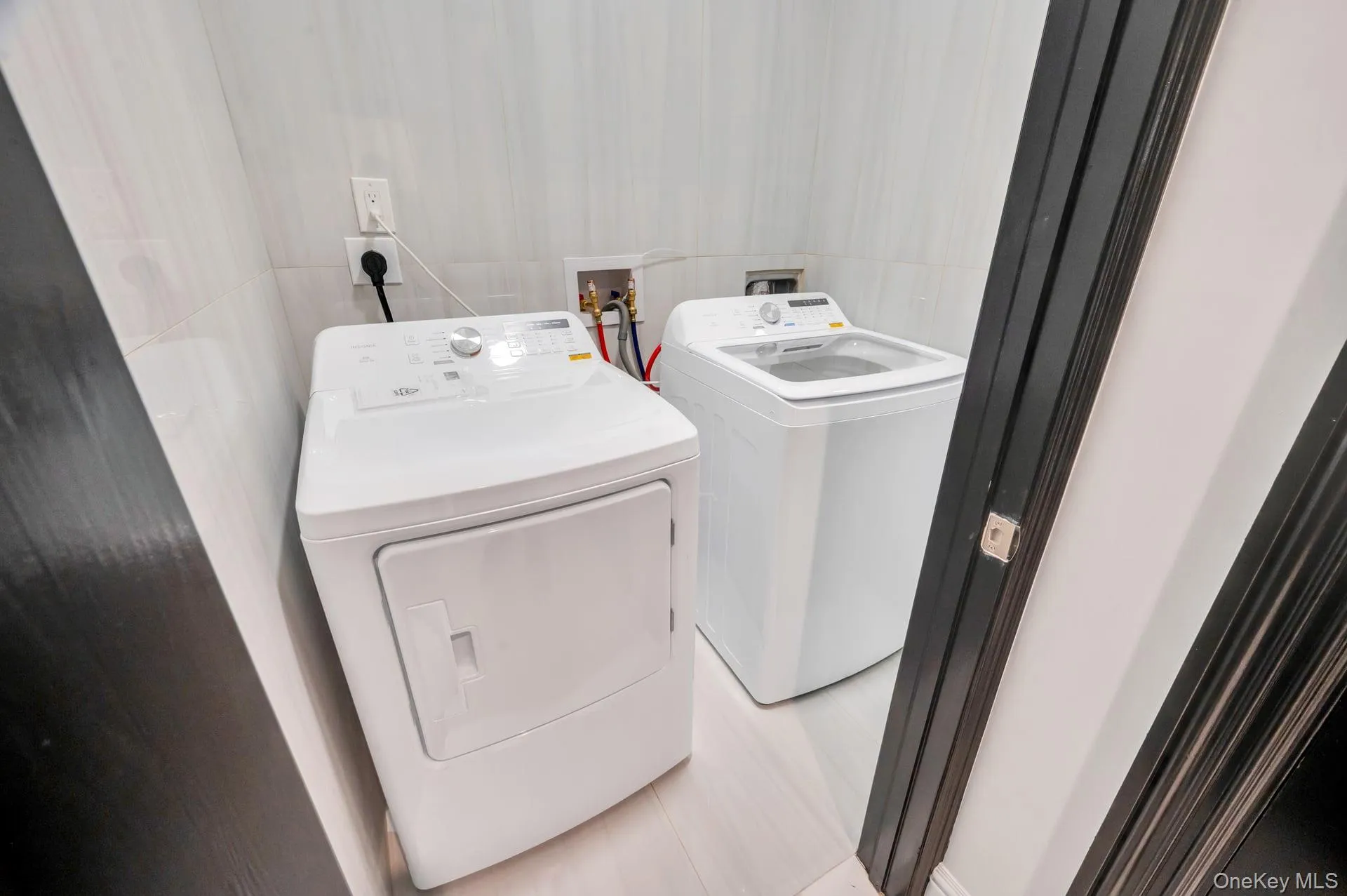 11 Amboy Lane, Brookhaven, NY, 4 Bedrooms Bedrooms, 7 Rooms Rooms,5 BathroomsBathrooms,Residential,For Rent,Amboy,0,1003980 11 Amboy Lane, Brookhaven, NY, 4 Bedrooms Bedrooms, 7 Rooms Rooms,5 BathroomsBathrooms,Residential,For Rent,Amboy,0,1003980