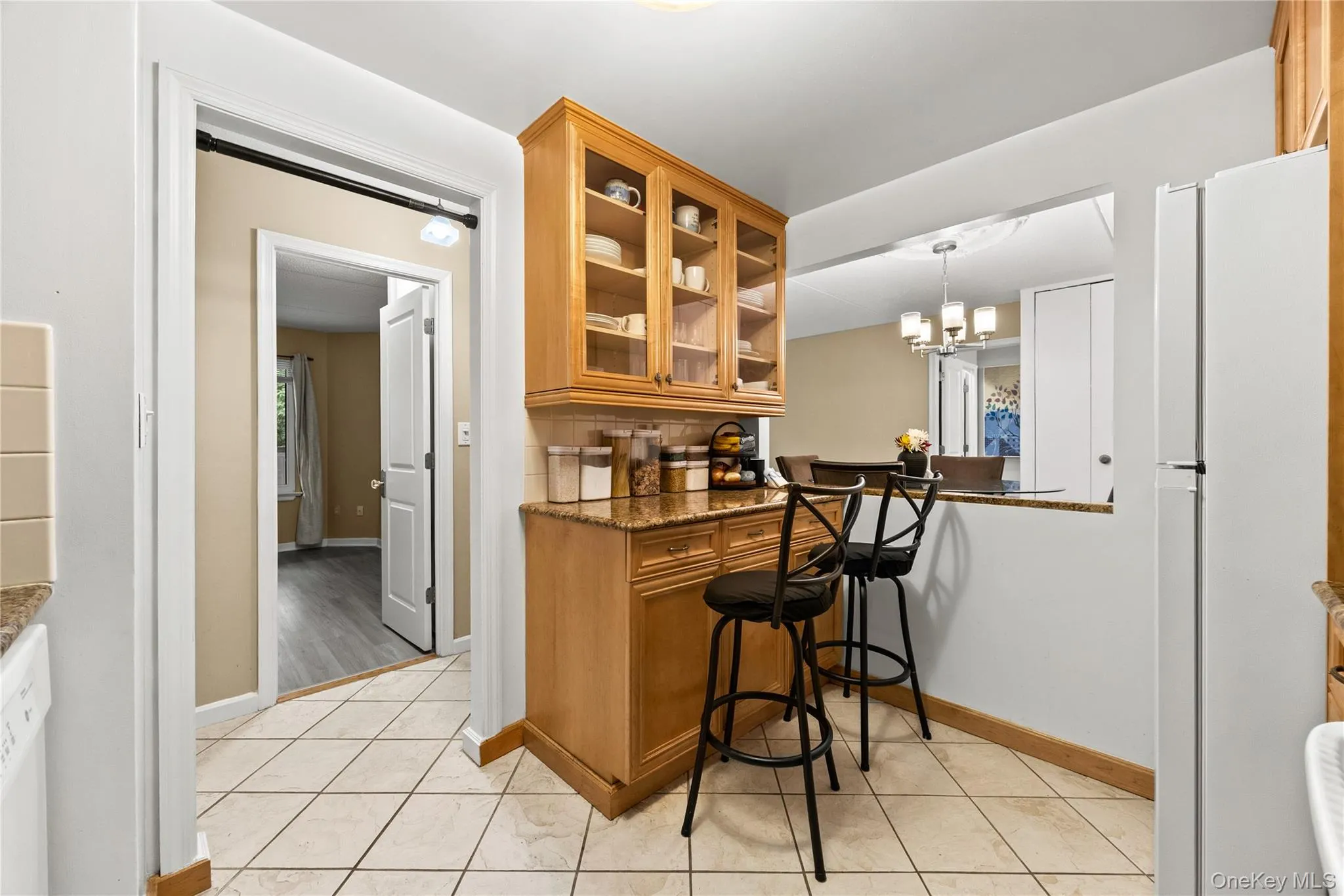 Look at the great cabinet and storage space. Look at the great cabinet and storage space.