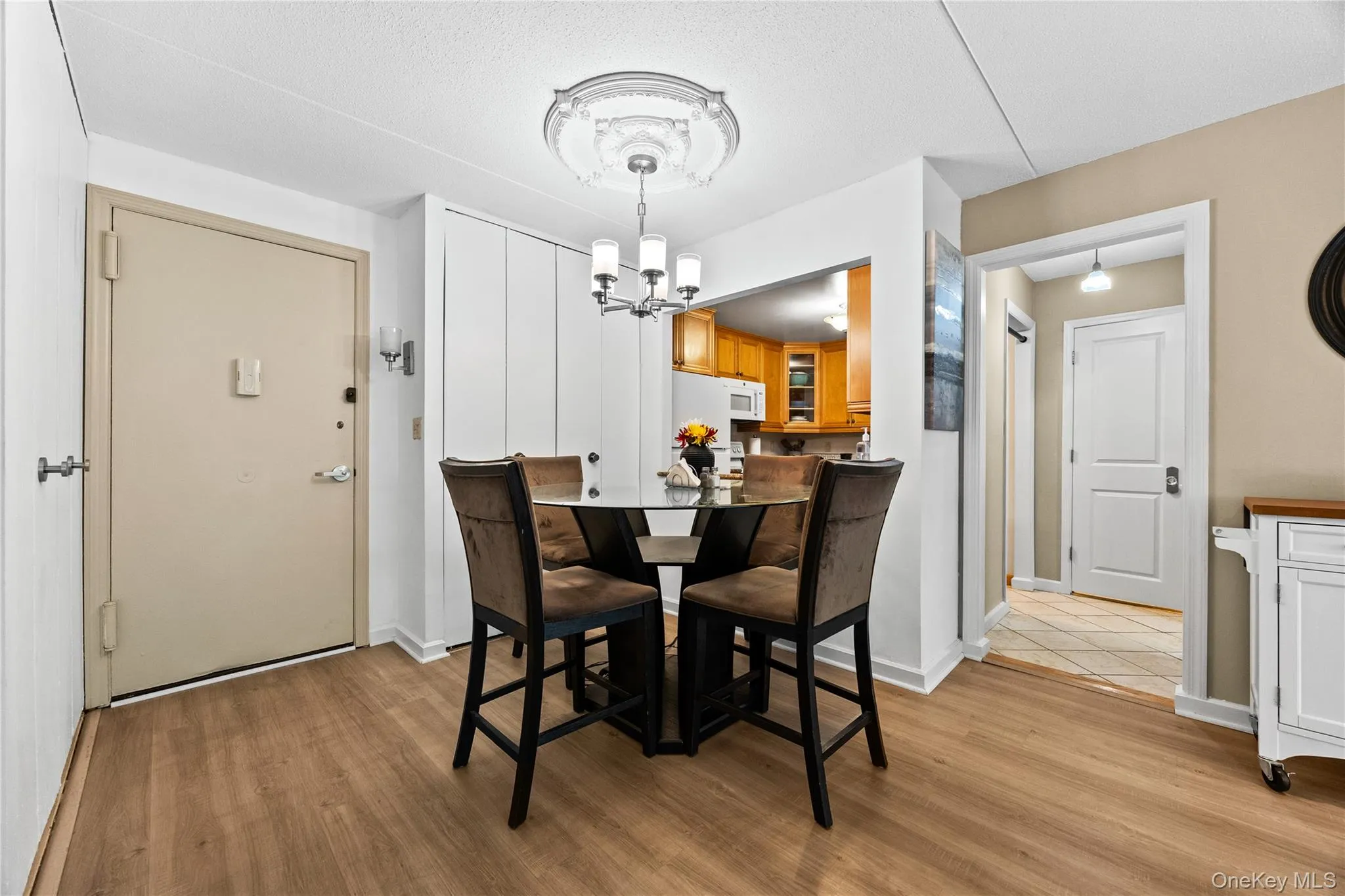 Entry & dining area. Don't miss the closets. Entry & dining area. Don't miss the closets.