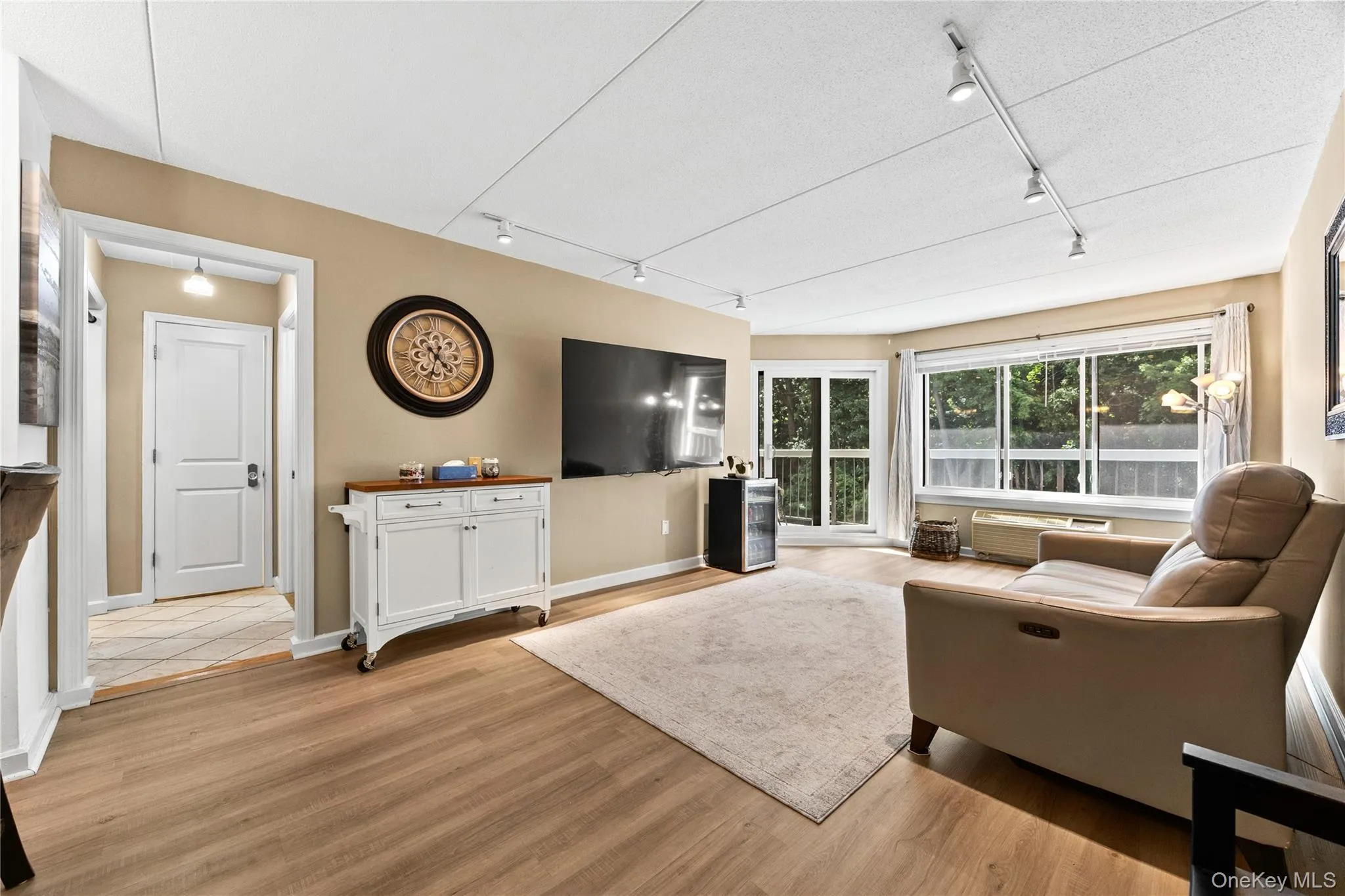 Living room. Look at those hardwood floors. Living room. Look at those hardwood floors.