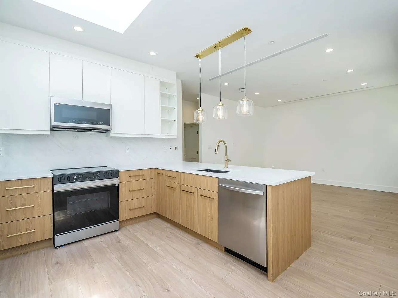 24 Lumber Road, North Hempstead, NY, 2 Bedrooms Bedrooms, 6 Rooms Rooms,2 BathroomsBathrooms,Residential Lease,For Rent,Lumber,0,1003994 24 Lumber Road, North Hempstead, NY, 2 Bedrooms Bedrooms, 6 Rooms Rooms,2 BathroomsBathrooms,Residential Lease,For Rent,Lumber,0,1003994