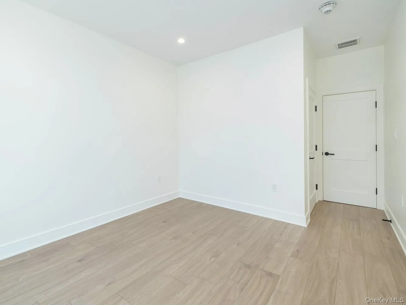 24 Lumber Road, North Hempstead, NY, 2 Bedrooms Bedrooms, 6 Rooms Rooms,2 BathroomsBathrooms,Residential Lease,For Rent,Lumber,0,1003994 24 Lumber Road, North Hempstead, NY, 2 Bedrooms Bedrooms, 6 Rooms Rooms,2 BathroomsBathrooms,Residential Lease,For Rent,Lumber,0,1003994