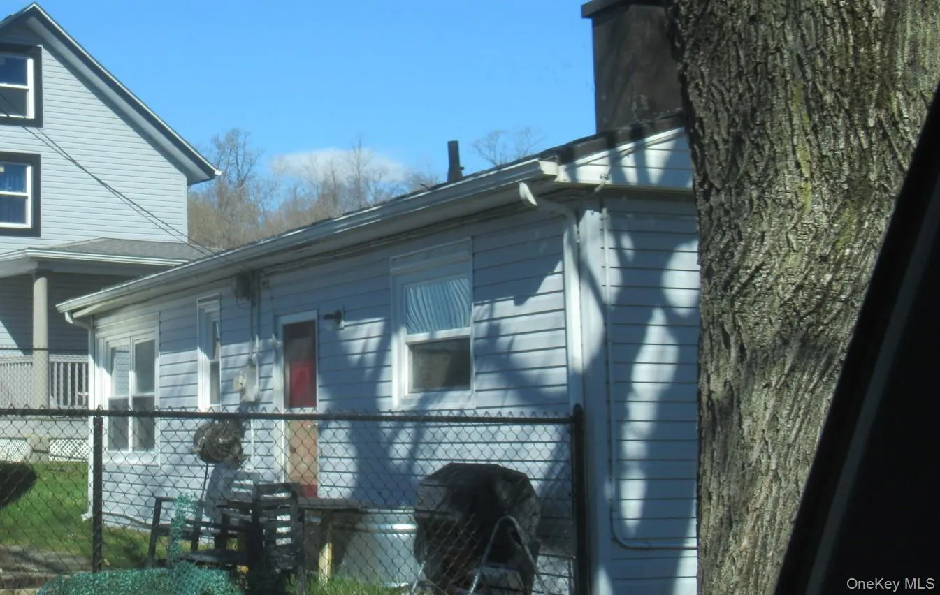 1 Hampton Place, Newburgh (city), NY, 2 Bedrooms Bedrooms, 3 Rooms Rooms,1 BathroomBathrooms,Residential Sale,For Rent,Hampton,0,1003995 1 Hampton Place, Newburgh (city), NY, 2 Bedrooms Bedrooms, 3 Rooms Rooms,1 BathroomBathrooms,Residential Sale,For Rent,Hampton,0,1003995