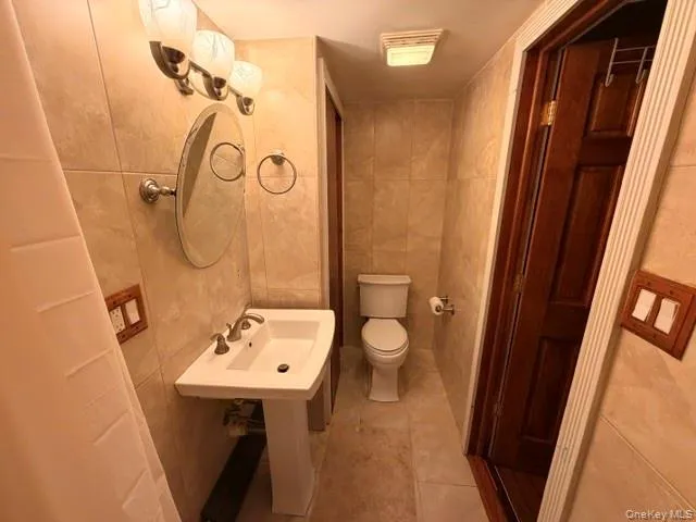 Pedestal sink with chrome-finish faucet and oval mirror Pedestal sink with chrome-finish faucet and oval mirror
