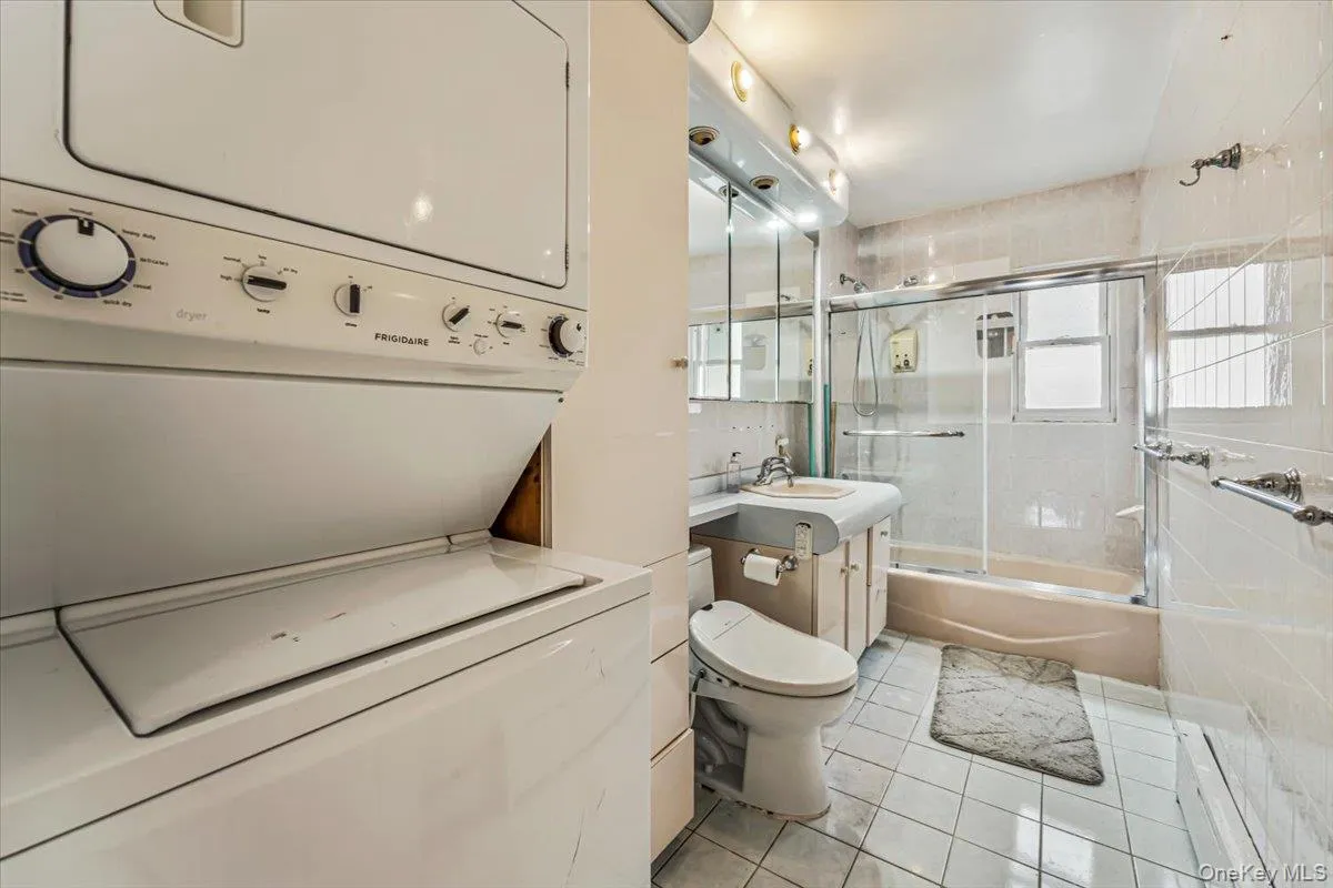 150-06 78th Road, New York, NY, 4 Bedrooms Bedrooms, 11 Rooms Rooms,2 BathroomsBathrooms,Residential Lease,For Rent,78th,0,1004004 150-06 78th Road, New York, NY, 4 Bedrooms Bedrooms, 11 Rooms Rooms,2 BathroomsBathrooms,Residential Lease,For Rent,78th,0,1004004