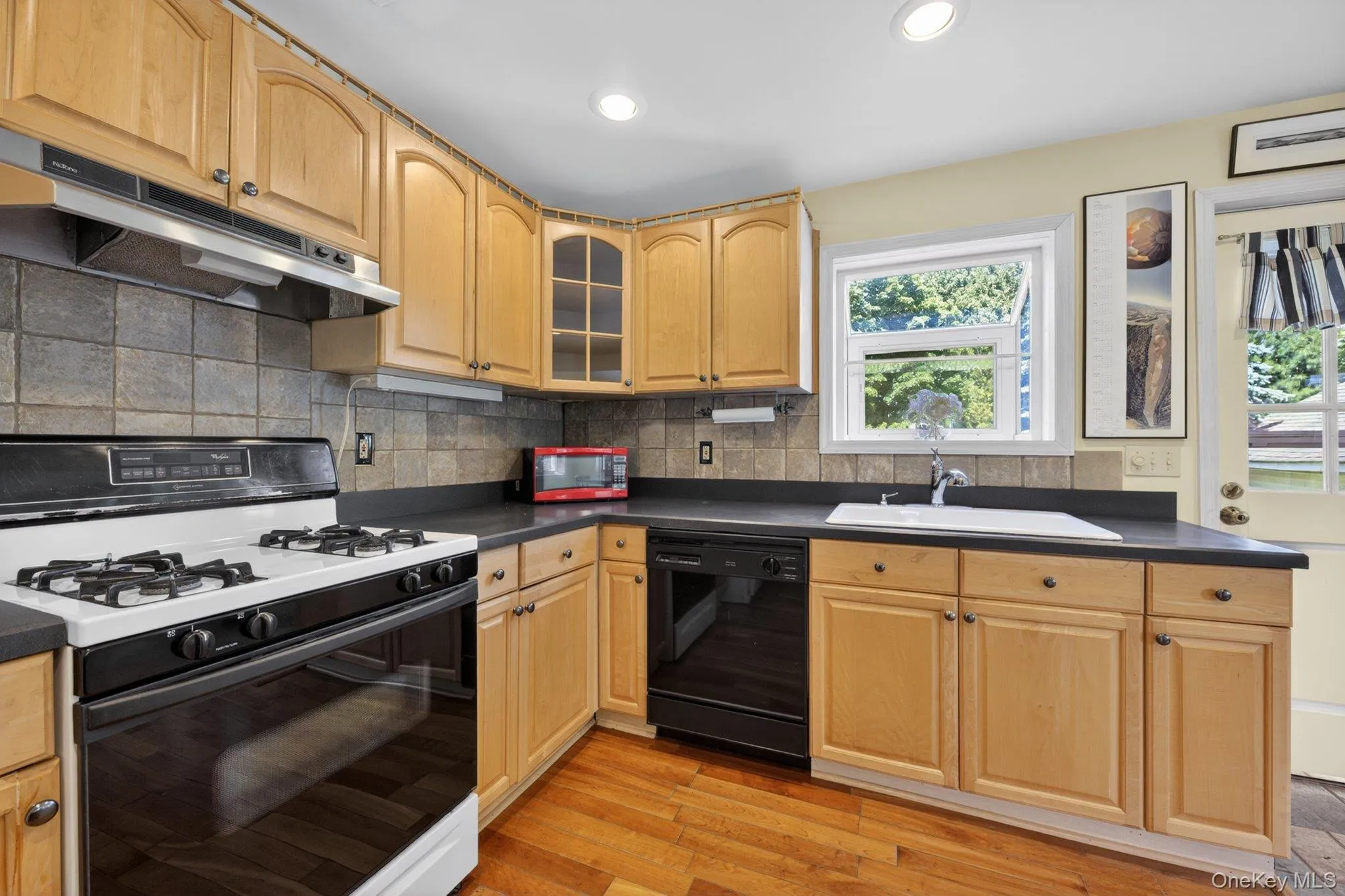 250 Rombout Avenue, Beacon, NY, 3 Bedrooms Bedrooms, 6 Rooms Rooms,1 BathroomBathrooms,Residential,For Rent,Rombout,0,1004010 250 Rombout Avenue, Beacon, NY, 3 Bedrooms Bedrooms, 6 Rooms Rooms,1 BathroomBathrooms,Residential,For Rent,Rombout,0,1004010