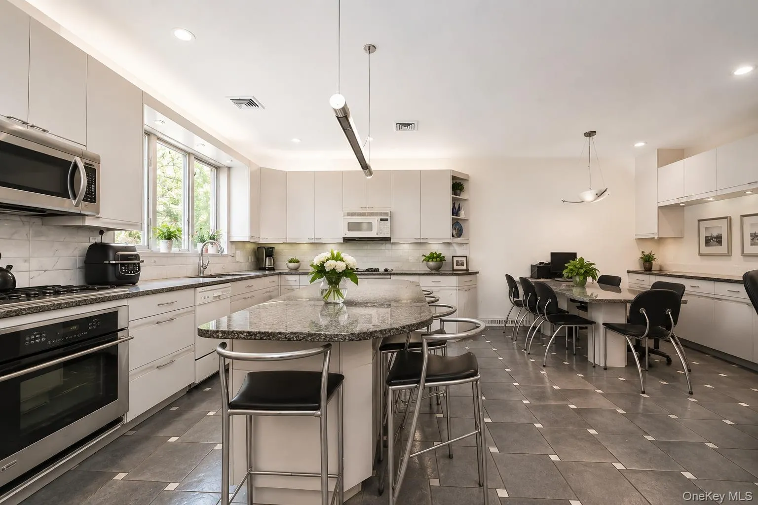 144-49 70th Avenue, New York, NY, 8 Bedrooms Bedrooms, 12 Rooms Rooms,5 BathroomsBathrooms,Residential,For Rent,70th,0,1004012 144-49 70th Avenue, New York, NY, 8 Bedrooms Bedrooms, 12 Rooms Rooms,5 BathroomsBathrooms,Residential,For Rent,70th,0,1004012