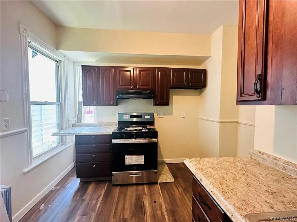 Includes Range & Refrigerator Includes Range & Refrigerator