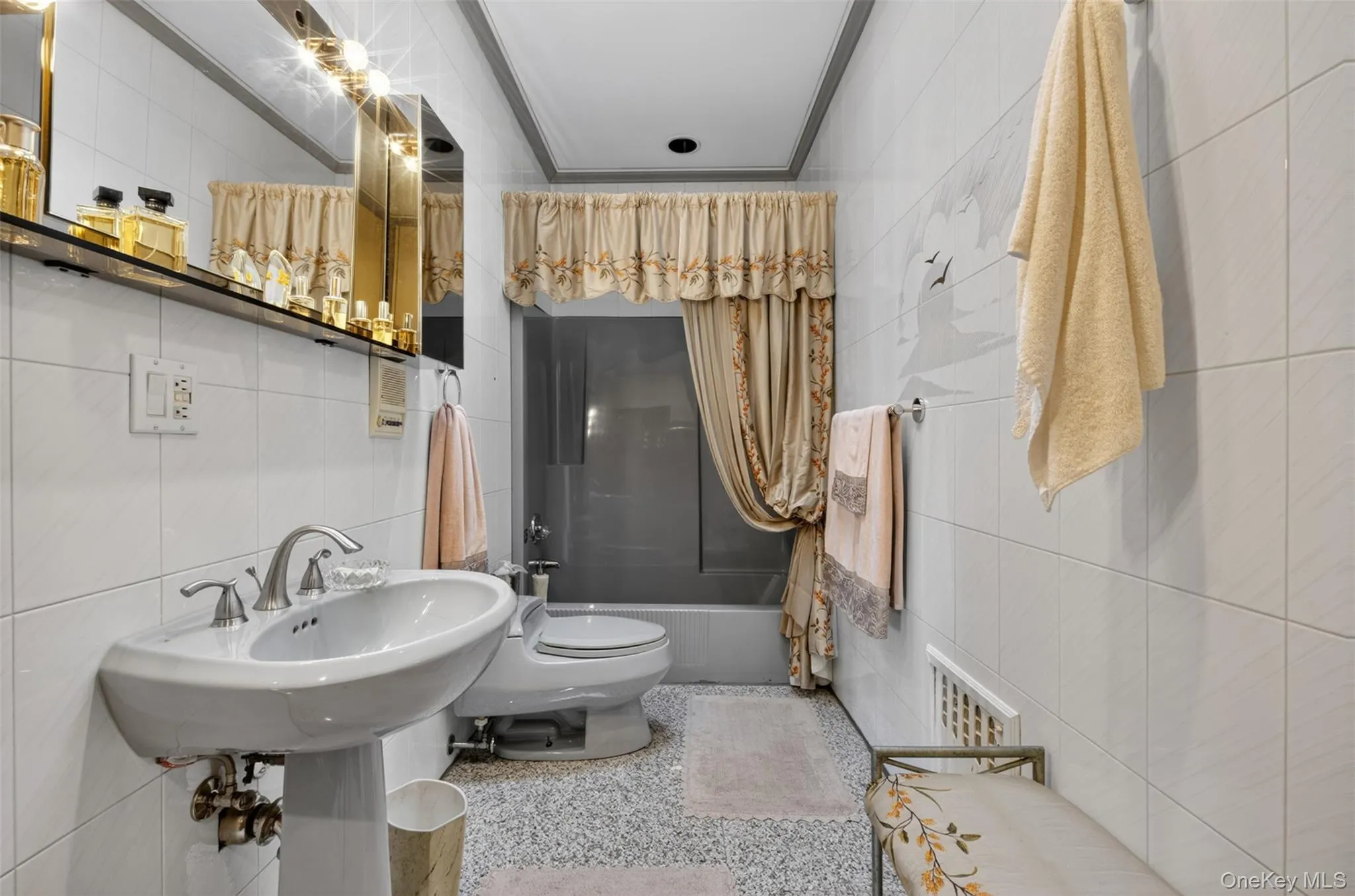 162-25 Cryders Lane, New York, NY, 5 Bedrooms Bedrooms, 11 Rooms Rooms,4 BathroomsBathrooms,Residential Lease,For Rent,Cryders,0,1004017 162-25 Cryders Lane, New York, NY, 5 Bedrooms Bedrooms, 11 Rooms Rooms,4 BathroomsBathrooms,Residential Lease,For Rent,Cryders,0,1004017