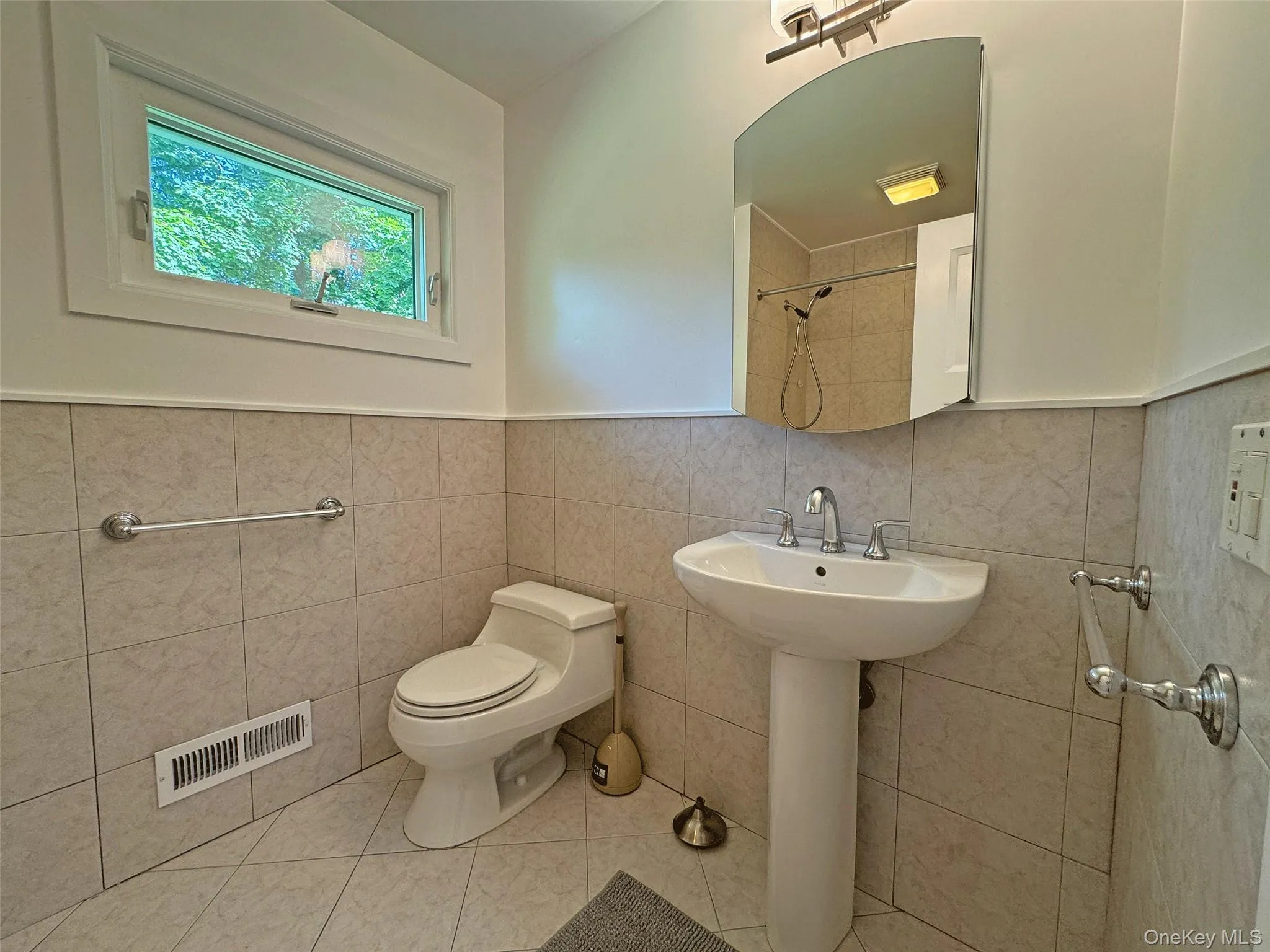 3 Stonewall Lane, Mamaroneck, NY, 4 Bedrooms Bedrooms, 7 Rooms Rooms,3 BathroomsBathrooms,Residential Lease,For Rent,Stonewall,0,1004028 3 Stonewall Lane, Mamaroneck, NY, 4 Bedrooms Bedrooms, 7 Rooms Rooms,3 BathroomsBathrooms,Residential Lease,For Rent,Stonewall,0,1004028