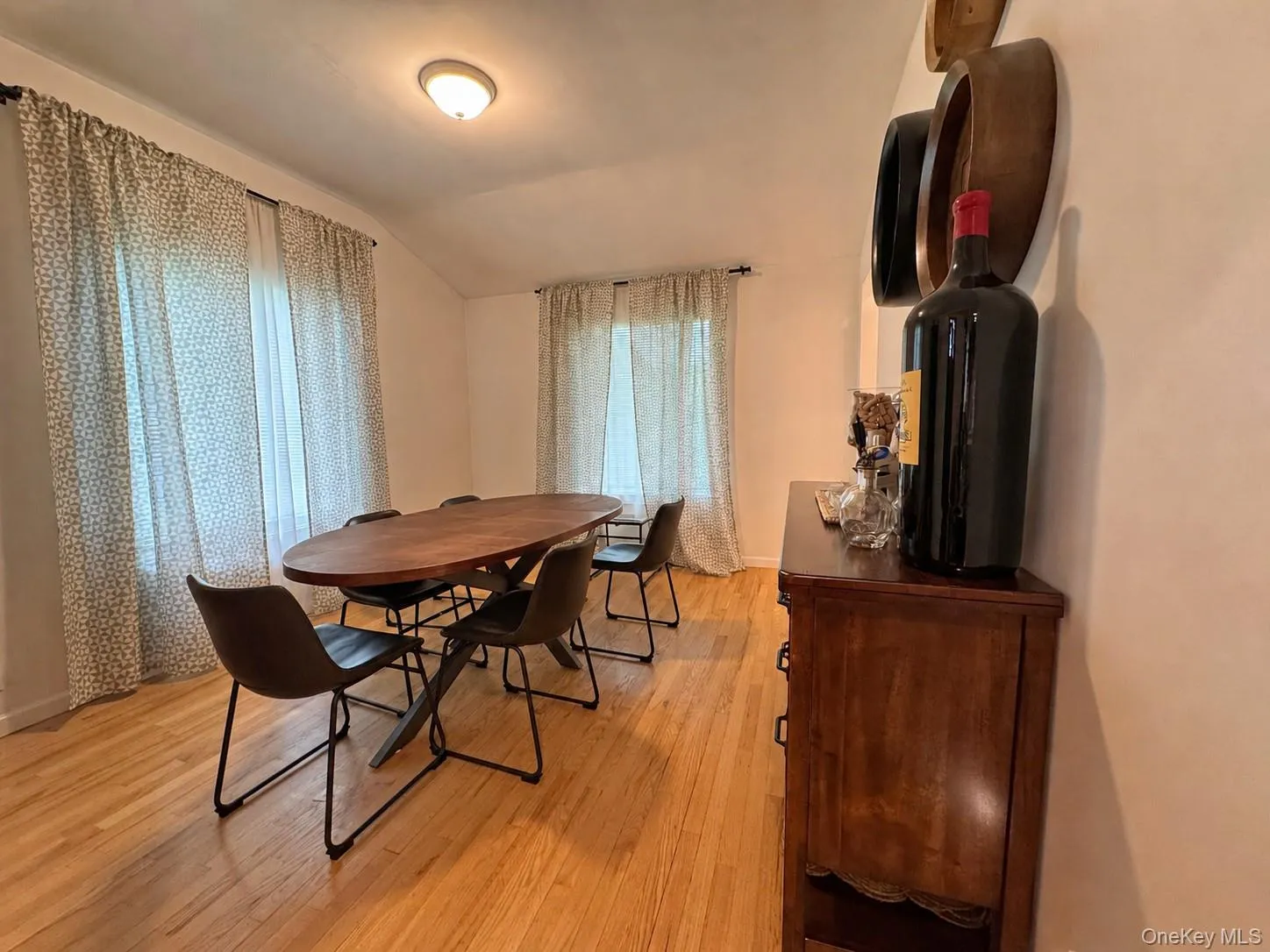 3 Stonewall Lane, Mamaroneck, NY, 4 Bedrooms Bedrooms, 7 Rooms Rooms,3 BathroomsBathrooms,Residential Lease,For Rent,Stonewall,0,1004028 3 Stonewall Lane, Mamaroneck, NY, 4 Bedrooms Bedrooms, 7 Rooms Rooms,3 BathroomsBathrooms,Residential Lease,For Rent,Stonewall,0,1004028