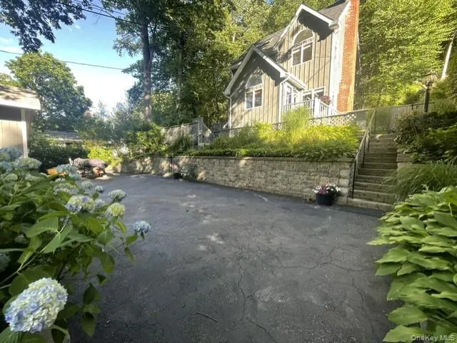 47 Oakdale Drive, Huntington, NY, 3 Bedrooms Bedrooms, 7 Rooms Rooms,1 BathroomBathrooms,Residential,For Rent,Oakdale,0,1004030 47 Oakdale Drive, Huntington, NY, 3 Bedrooms Bedrooms, 7 Rooms Rooms,1 BathroomBathrooms,Residential,For Rent,Oakdale,0,1004030