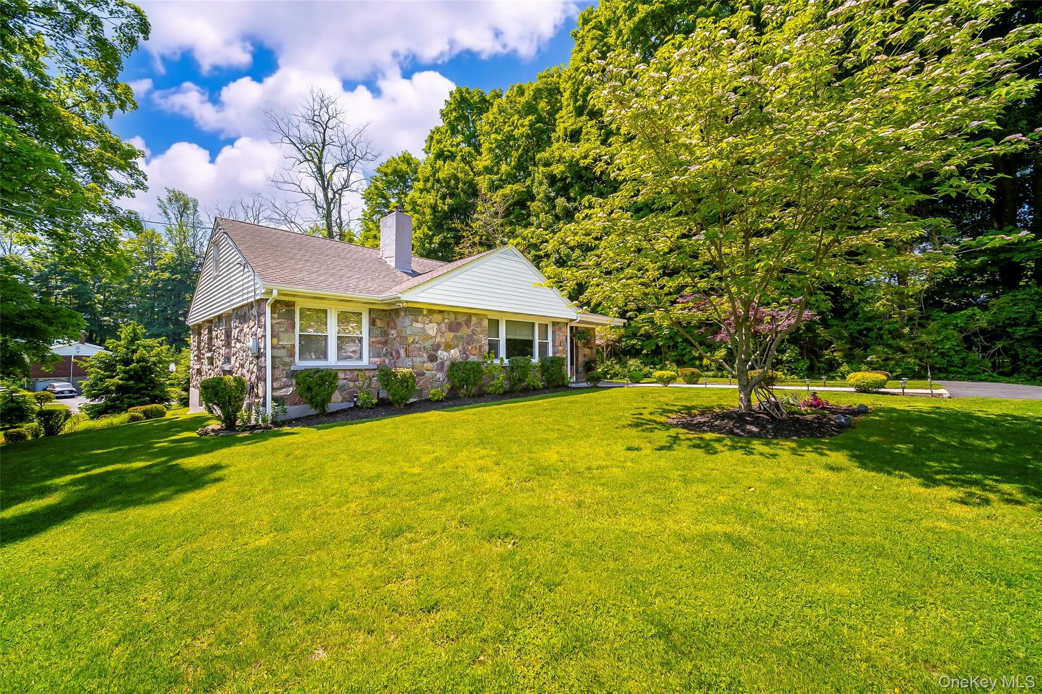 15 Maple Road, Woodbury, NY, 3 Bedrooms Bedrooms, 8 Rooms Rooms,1 BathroomBathrooms,Residential,For Rent,Maple,0,1004032 15 Maple Road, Woodbury, NY, 3 Bedrooms Bedrooms, 8 Rooms Rooms,1 BathroomBathrooms,Residential,For Rent,Maple,0,1004032