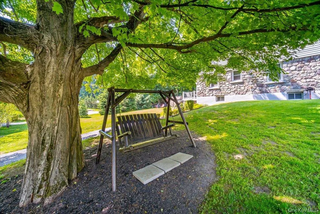 15 Maple Road, Woodbury, NY, 3 Bedrooms Bedrooms, 8 Rooms Rooms,1 BathroomBathrooms,Residential,For Rent,Maple,0,1004032 15 Maple Road, Woodbury, NY, 3 Bedrooms Bedrooms, 8 Rooms Rooms,1 BathroomBathrooms,Residential,For Rent,Maple,0,1004032