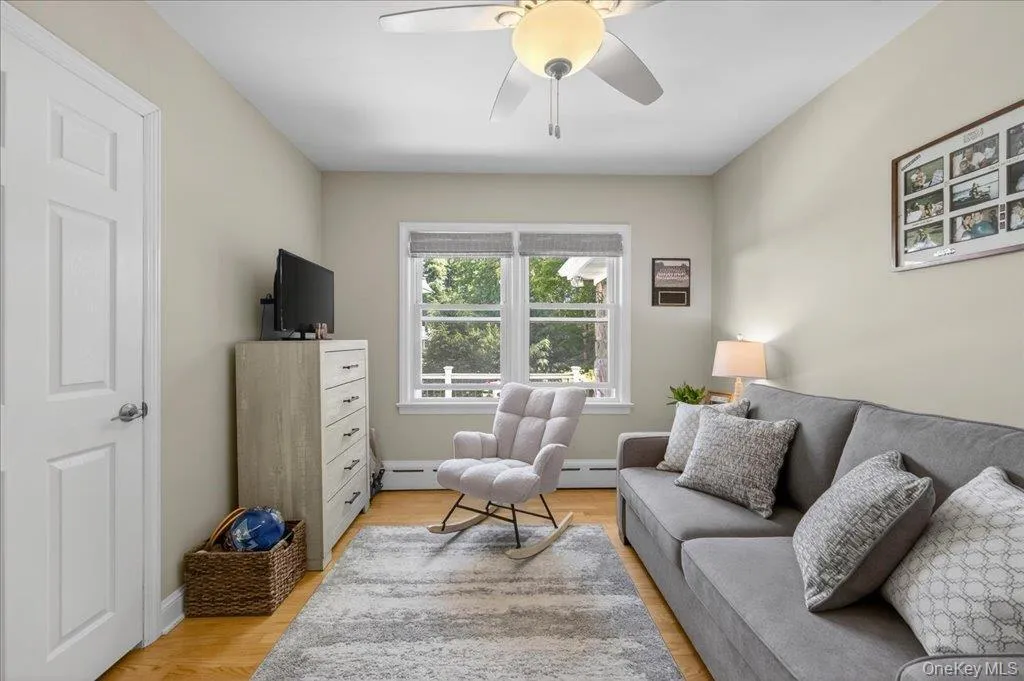 15 Maple Road, Woodbury, NY, 3 Bedrooms Bedrooms, 8 Rooms Rooms,1 BathroomBathrooms,Residential,For Rent,Maple,0,1004032 15 Maple Road, Woodbury, NY, 3 Bedrooms Bedrooms, 8 Rooms Rooms,1 BathroomBathrooms,Residential,For Rent,Maple,0,1004032