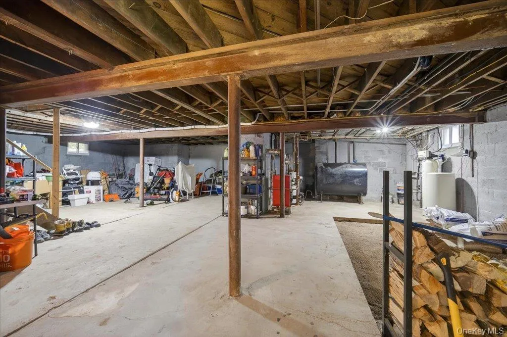 15 Maple Road, Woodbury, NY, 3 Bedrooms Bedrooms, 8 Rooms Rooms,1 BathroomBathrooms,Residential,For Rent,Maple,0,1004032 15 Maple Road, Woodbury, NY, 3 Bedrooms Bedrooms, 8 Rooms Rooms,1 BathroomBathrooms,Residential,For Rent,Maple,0,1004032