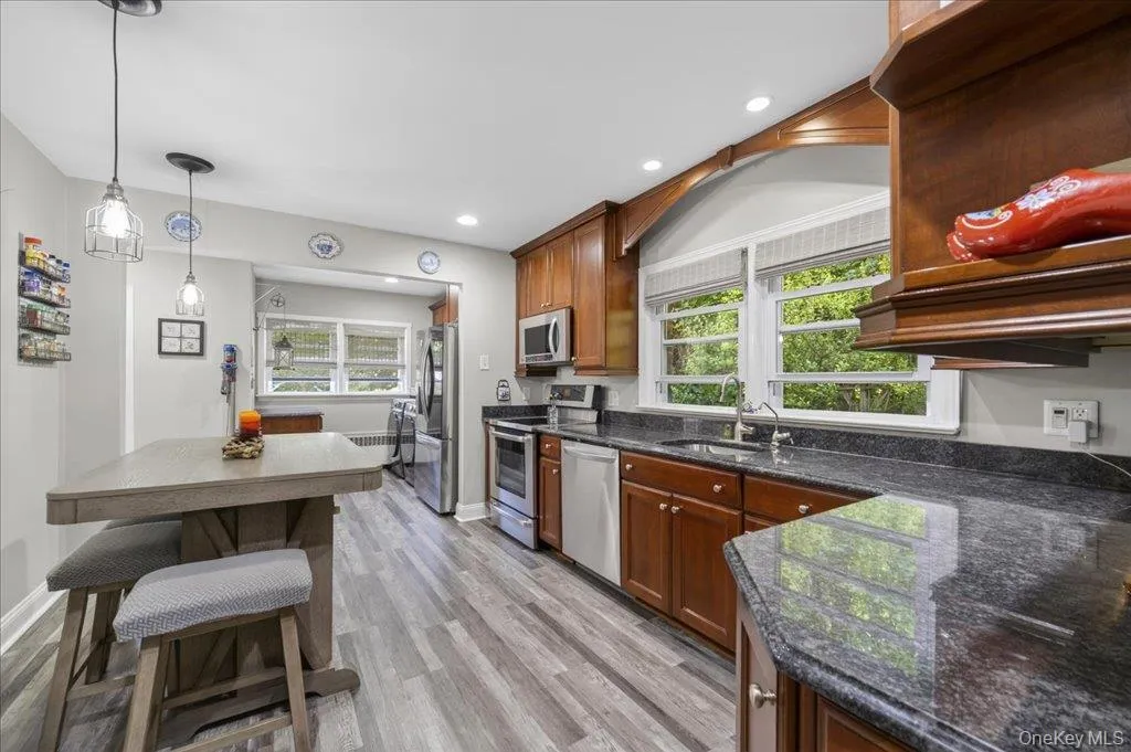 15 Maple Road, Woodbury, NY, 3 Bedrooms Bedrooms, 8 Rooms Rooms,1 BathroomBathrooms,Residential,For Rent,Maple,0,1004032 15 Maple Road, Woodbury, NY, 3 Bedrooms Bedrooms, 8 Rooms Rooms,1 BathroomBathrooms,Residential,For Rent,Maple,0,1004032