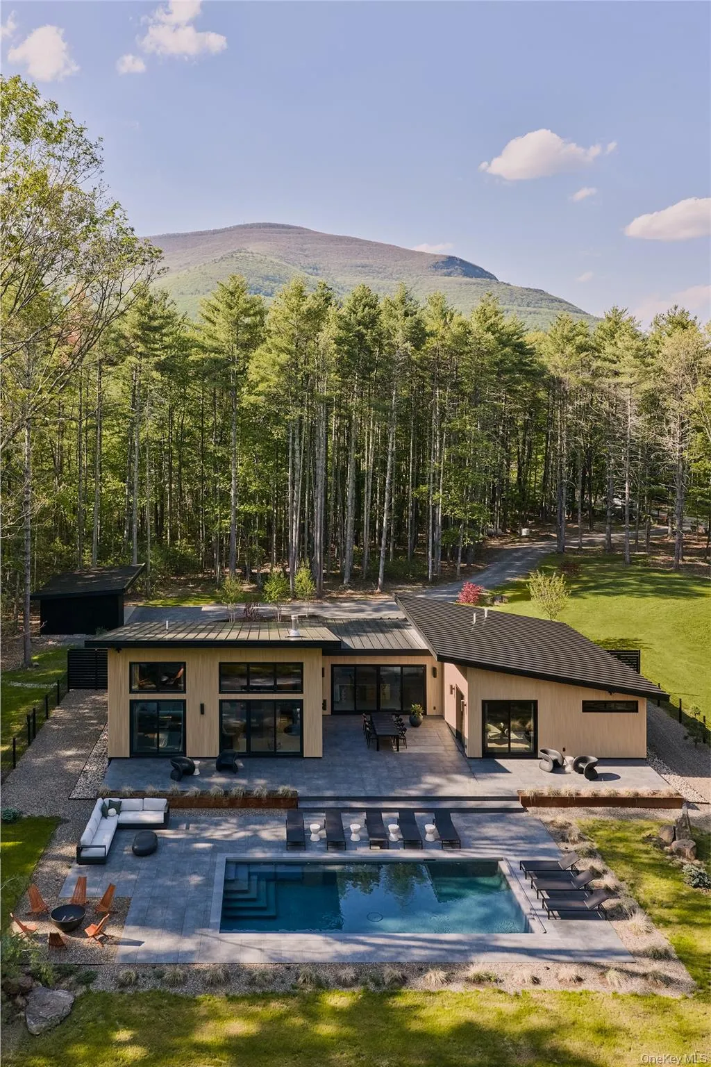 2 Stonecreek Road, Woodstock, NY, 4 Bedrooms Bedrooms, 12 Rooms Rooms,3 BathroomsBathrooms,Residential,For Rent,Stonecreek,0,1004041 2 Stonecreek Road, Woodstock, NY, 4 Bedrooms Bedrooms, 12 Rooms Rooms,3 BathroomsBathrooms,Residential,For Rent,Stonecreek,0,1004041