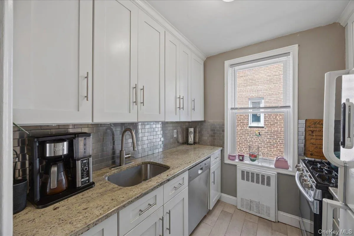 625 Gramatan Avenue, Mount Vernon, NY, 1 Bedroom Bedrooms, 3 Rooms Rooms,1 BathroomBathrooms,Residential,For Rent,Gramatan,0,1004060 625 Gramatan Avenue, Mount Vernon, NY, 1 Bedroom Bedrooms, 3 Rooms Rooms,1 BathroomBathrooms,Residential,For Rent,Gramatan,0,1004060