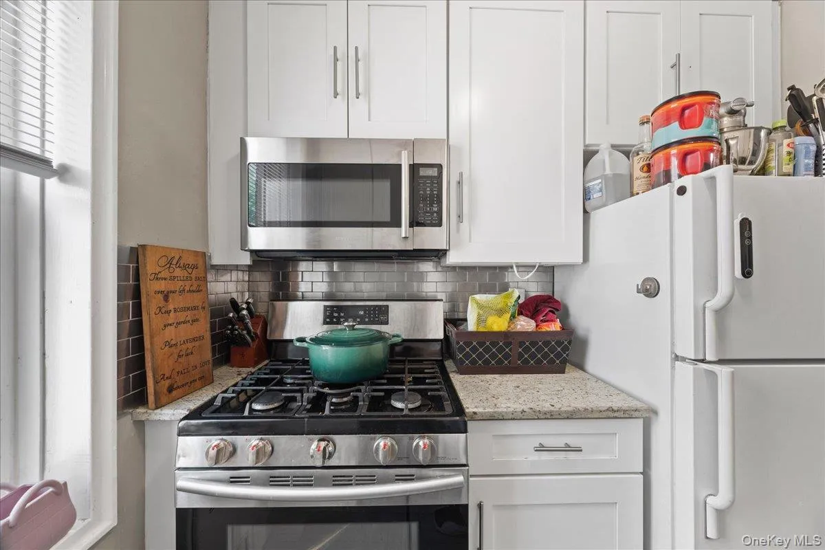 625 Gramatan Avenue, Mount Vernon, NY, 1 Bedroom Bedrooms, 3 Rooms Rooms,1 BathroomBathrooms,Residential,For Rent,Gramatan,0,1004060 625 Gramatan Avenue, Mount Vernon, NY, 1 Bedroom Bedrooms, 3 Rooms Rooms,1 BathroomBathrooms,Residential,For Rent,Gramatan,0,1004060