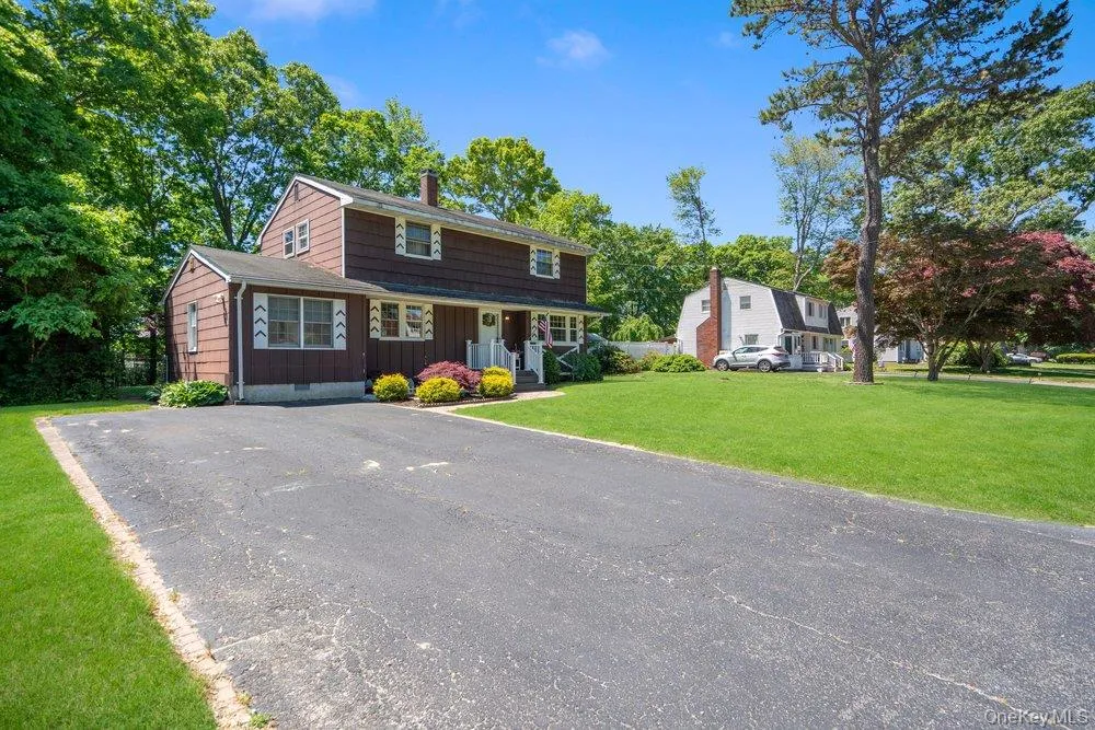 10 Hollingwood Drive, Brookhaven, NY, 4 Bedrooms Bedrooms, 9 Rooms Rooms,1 BathroomBathrooms,Residential,For Rent,Hollingwood,0,1004068 10 Hollingwood Drive, Brookhaven, NY, 4 Bedrooms Bedrooms, 9 Rooms Rooms,1 BathroomBathrooms,Residential,For Rent,Hollingwood,0,1004068