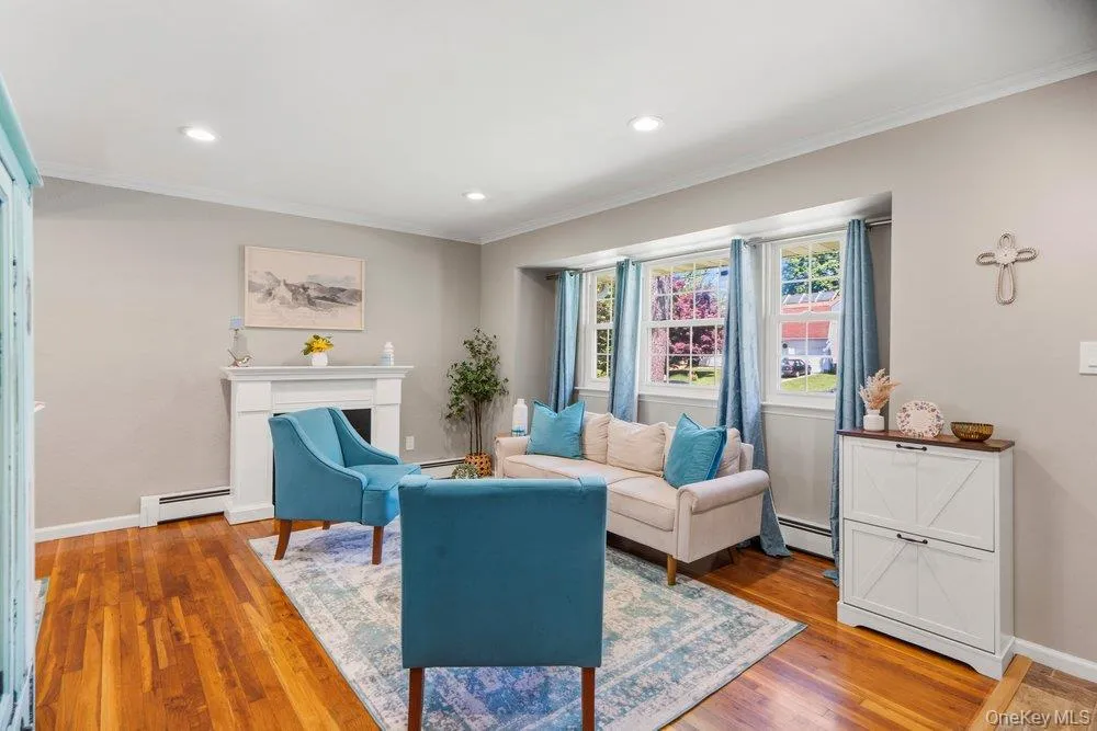 10 Hollingwood Drive, Brookhaven, NY, 4 Bedrooms Bedrooms, 9 Rooms Rooms,1 BathroomBathrooms,Residential,For Rent,Hollingwood,0,1004068 10 Hollingwood Drive, Brookhaven, NY, 4 Bedrooms Bedrooms, 9 Rooms Rooms,1 BathroomBathrooms,Residential,For Rent,Hollingwood,0,1004068