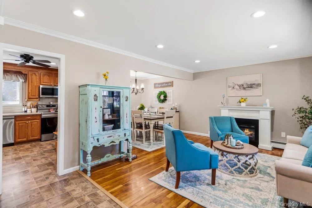 10 Hollingwood Drive, Brookhaven, NY, 4 Bedrooms Bedrooms, 9 Rooms Rooms,1 BathroomBathrooms,Residential,For Rent,Hollingwood,0,1004068 10 Hollingwood Drive, Brookhaven, NY, 4 Bedrooms Bedrooms, 9 Rooms Rooms,1 BathroomBathrooms,Residential,For Rent,Hollingwood,0,1004068