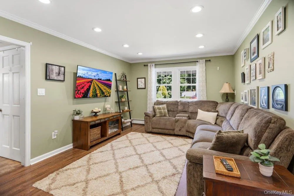 10 Hollingwood Drive, Brookhaven, NY, 4 Bedrooms Bedrooms, 9 Rooms Rooms,1 BathroomBathrooms,Residential,For Rent,Hollingwood,0,1004068 10 Hollingwood Drive, Brookhaven, NY, 4 Bedrooms Bedrooms, 9 Rooms Rooms,1 BathroomBathrooms,Residential,For Rent,Hollingwood,0,1004068