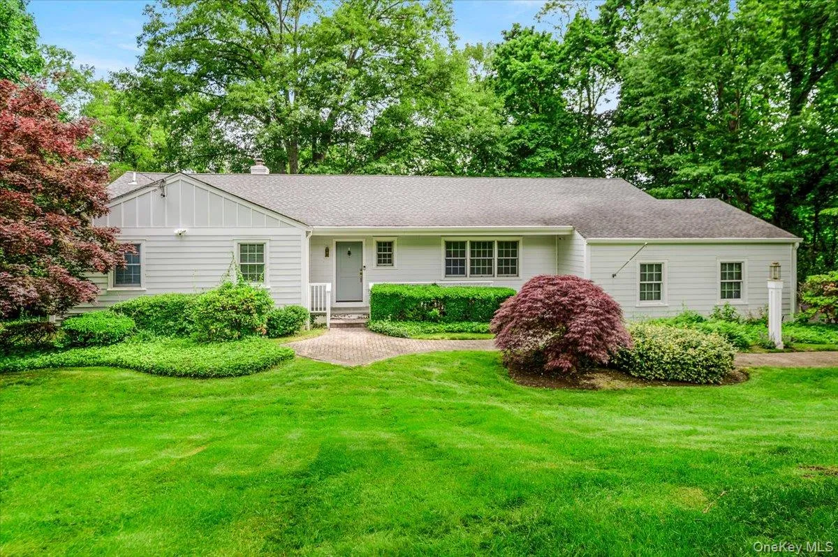 4 Lower Drive, Huntington Bay ~ exceptional 1958 turn-the-key ranch 4 Lower Drive, Huntington Bay ~ exceptional 1958 turn-the-key ranch