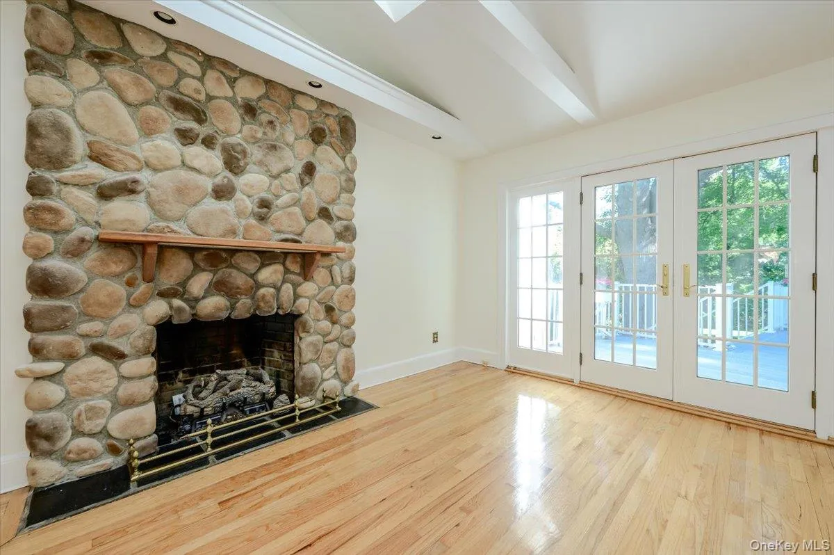 River rock gas fireplace and direct deck access River rock gas fireplace and direct deck access