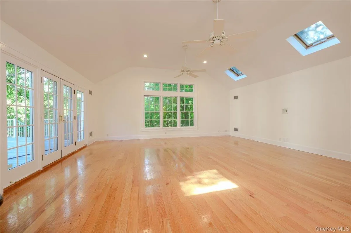 A direct flow from the EIK to the family room-a great space A direct flow from the EIK to the family room-a great space