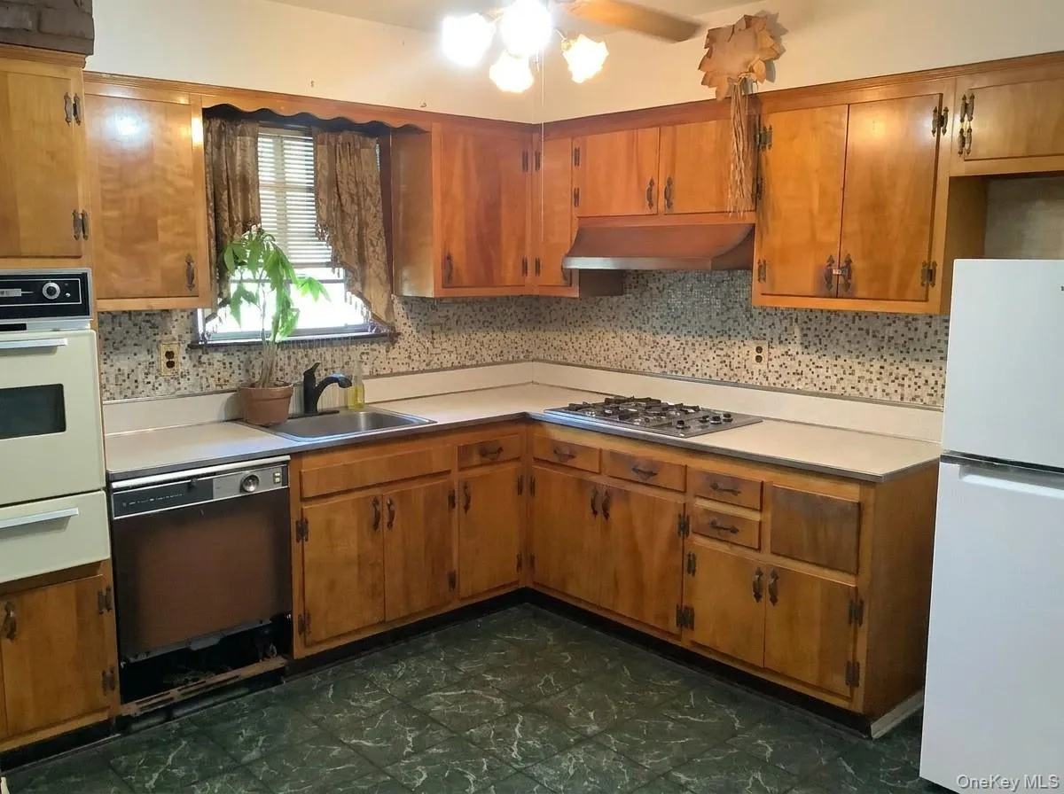 2 Sneden Court, Ramapo, NY, 3 Bedrooms Bedrooms, 5 Rooms Rooms,1 BathroomBathrooms,Residential,For Rent,Sneden,0,1004073 2 Sneden Court, Ramapo, NY, 3 Bedrooms Bedrooms, 5 Rooms Rooms,1 BathroomBathrooms,Residential,For Rent,Sneden,0,1004073