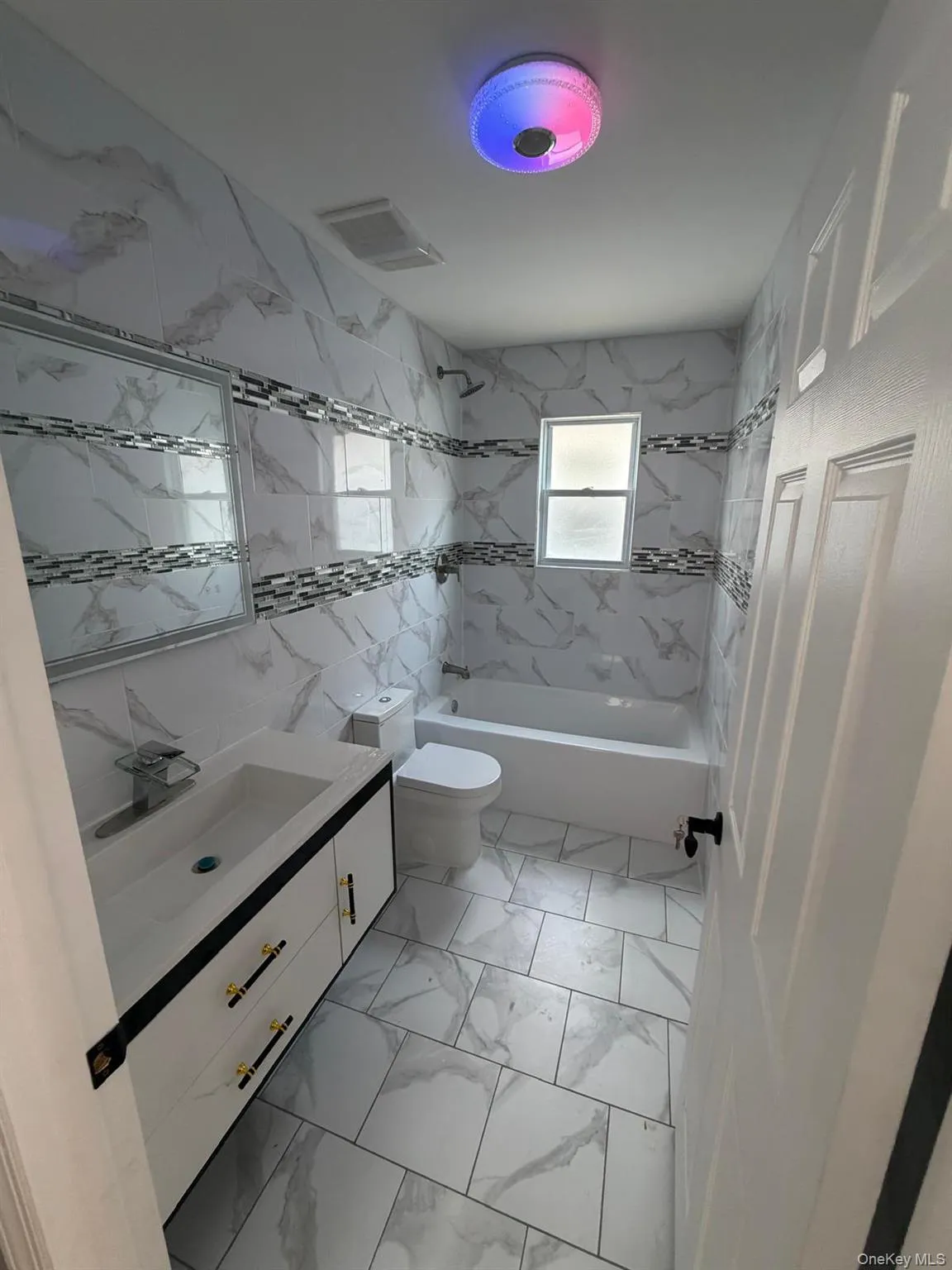10431 113th Street, New York, NY, 3 Bedrooms Bedrooms, 6 Rooms Rooms,2 BathroomsBathrooms,Residential,For Rent,113th,0,1004076 10431 113th Street, New York, NY, 3 Bedrooms Bedrooms, 6 Rooms Rooms,2 BathroomsBathrooms,Residential,For Rent,113th,0,1004076