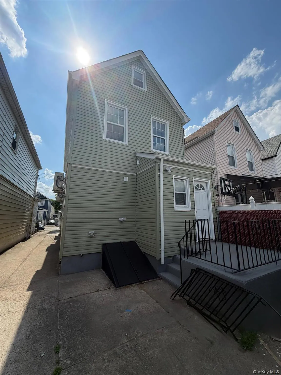 10431 113th Street, New York, NY, 3 Bedrooms Bedrooms, 6 Rooms Rooms,2 BathroomsBathrooms,Residential,For Rent,113th,0,1004076 10431 113th Street, New York, NY, 3 Bedrooms Bedrooms, 6 Rooms Rooms,2 BathroomsBathrooms,Residential,For Rent,113th,0,1004076