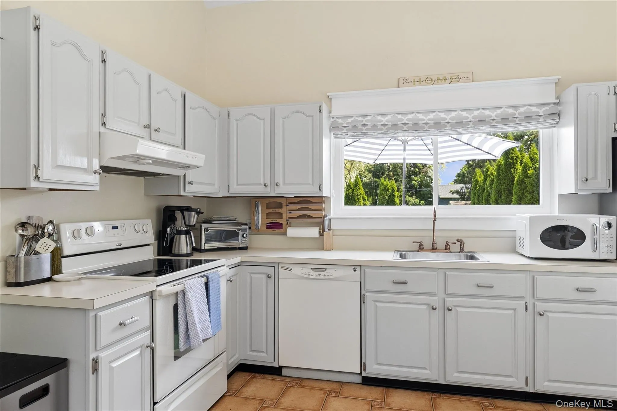 7 Eileen Circle, Riverhead, NY, 3 Bedrooms Bedrooms, 6 Rooms Rooms,2 BathroomsBathrooms,Residential Lease,For Rent,Eileen,0,1004081 7 Eileen Circle, Riverhead, NY, 3 Bedrooms Bedrooms, 6 Rooms Rooms,2 BathroomsBathrooms,Residential Lease,For Rent,Eileen,0,1004081