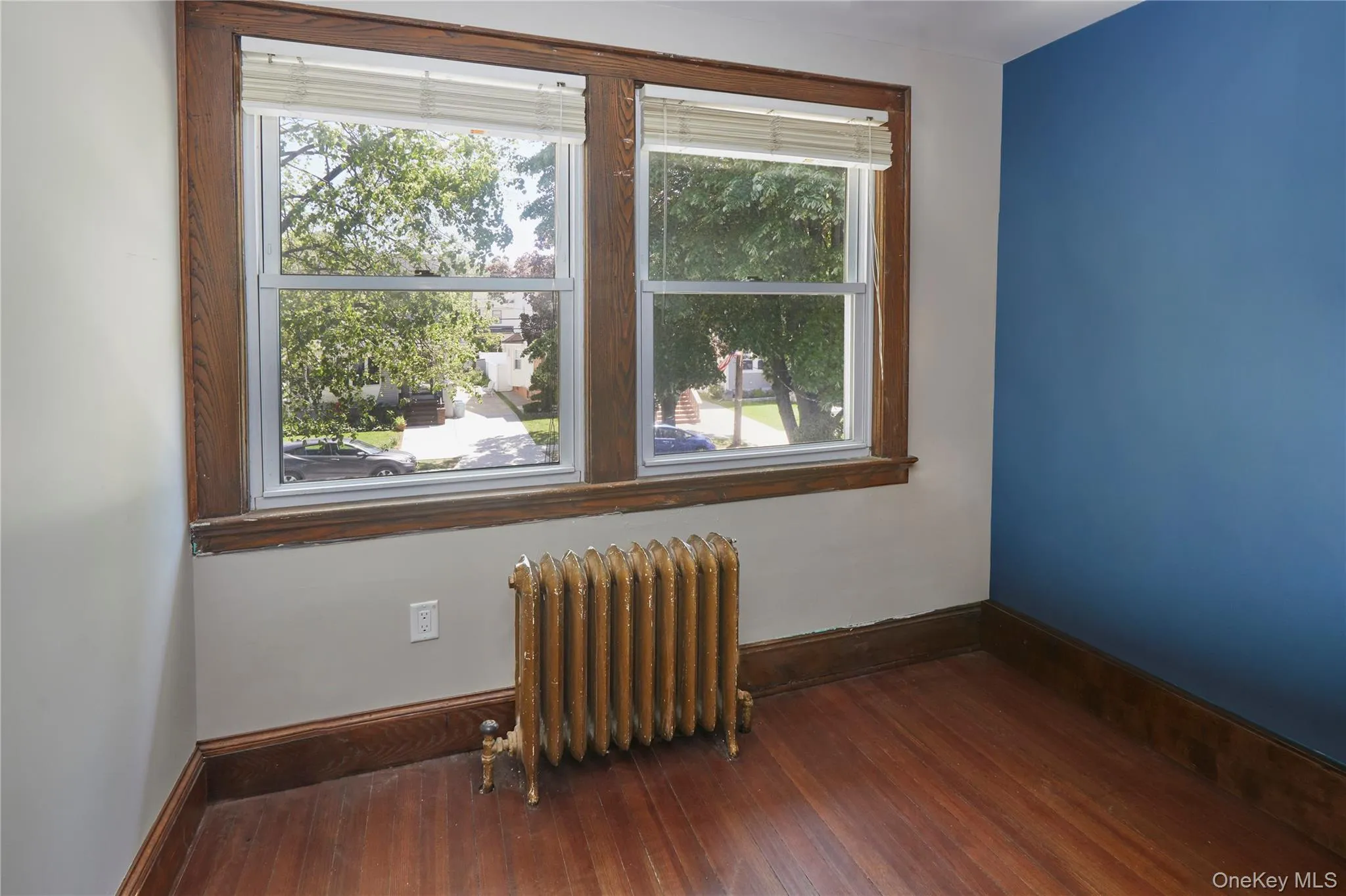 43 E Raleigh Avenue, New York, NY, 3 Bedrooms Bedrooms, 7 Rooms Rooms,1 BathroomBathrooms,Residential,For Rent,E Raleigh,0,1004082 43 E Raleigh Avenue, New York, NY, 3 Bedrooms Bedrooms, 7 Rooms Rooms,1 BathroomBathrooms,Residential,For Rent,E Raleigh,0,1004082