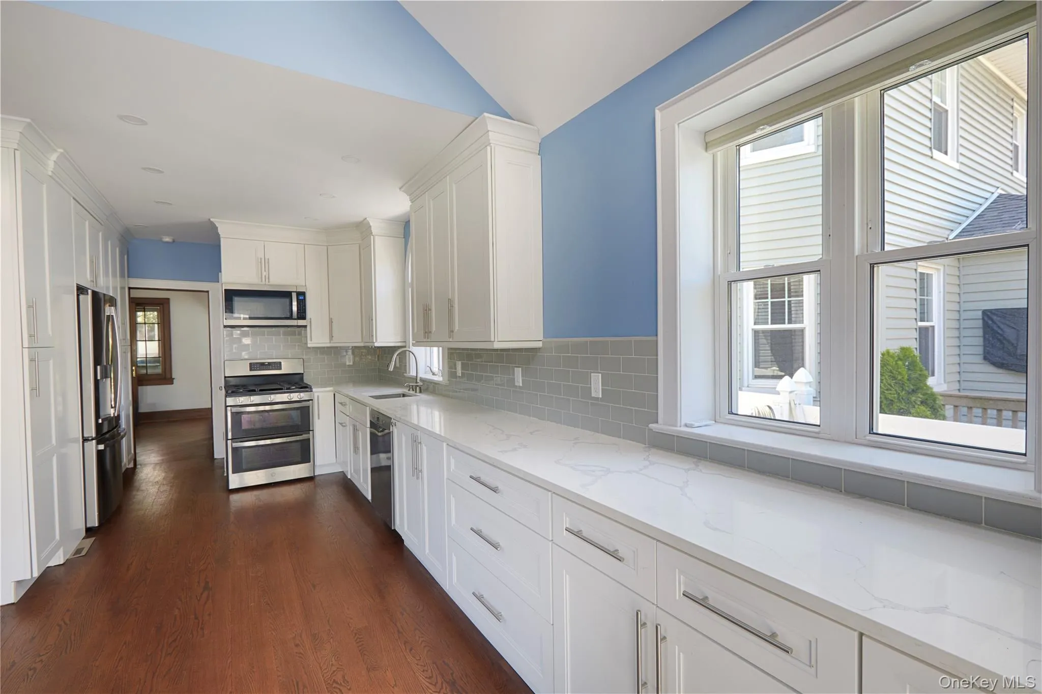 43 E Raleigh Avenue, New York, NY, 3 Bedrooms Bedrooms, 7 Rooms Rooms,1 BathroomBathrooms,Residential,For Rent,E Raleigh,0,1004082 43 E Raleigh Avenue, New York, NY, 3 Bedrooms Bedrooms, 7 Rooms Rooms,1 BathroomBathrooms,Residential,For Rent,E Raleigh,0,1004082
