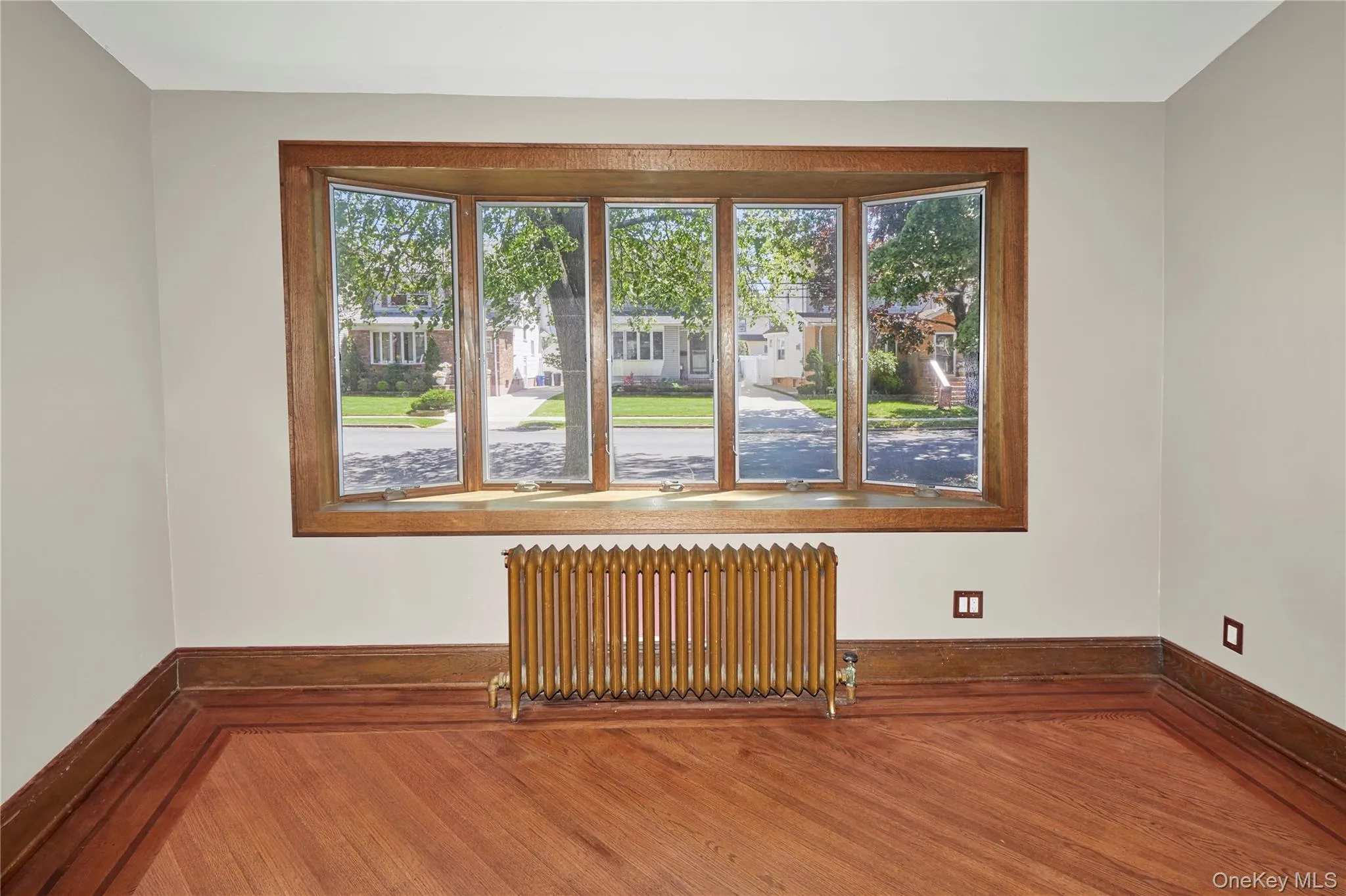 43 E Raleigh Avenue, New York, NY, 3 Bedrooms Bedrooms, 7 Rooms Rooms,1 BathroomBathrooms,Residential,For Rent,E Raleigh,0,1004082 43 E Raleigh Avenue, New York, NY, 3 Bedrooms Bedrooms, 7 Rooms Rooms,1 BathroomBathrooms,Residential,For Rent,E Raleigh,0,1004082