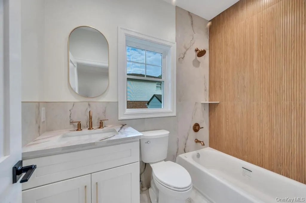 124 North Drive, Oyster Bay, NY, 5 Bedrooms Bedrooms, 9 Rooms Rooms,4 BathroomsBathrooms,Residential,For Rent,North,0,1004084 124 North Drive, Oyster Bay, NY, 5 Bedrooms Bedrooms, 9 Rooms Rooms,4 BathroomsBathrooms,Residential,For Rent,North,0,1004084