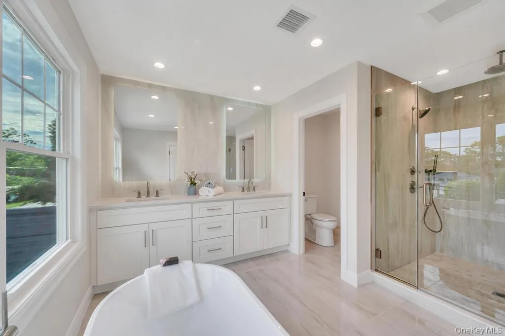 124 North Drive, Oyster Bay, NY, 5 Bedrooms Bedrooms, 9 Rooms Rooms,4 BathroomsBathrooms,Residential,For Rent,North,0,1004084 124 North Drive, Oyster Bay, NY, 5 Bedrooms Bedrooms, 9 Rooms Rooms,4 BathroomsBathrooms,Residential,For Rent,North,0,1004084