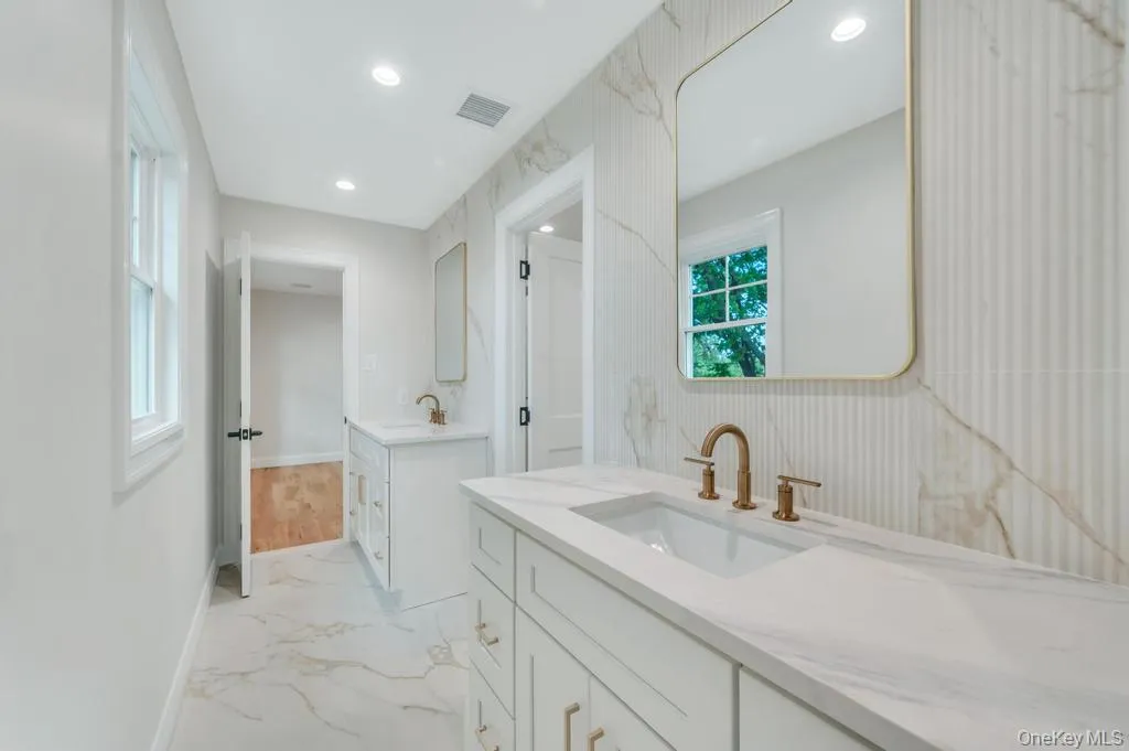 124 North Drive, Oyster Bay, NY, 5 Bedrooms Bedrooms, 9 Rooms Rooms,4 BathroomsBathrooms,Residential,For Rent,North,0,1004084 124 North Drive, Oyster Bay, NY, 5 Bedrooms Bedrooms, 9 Rooms Rooms,4 BathroomsBathrooms,Residential,For Rent,North,0,1004084