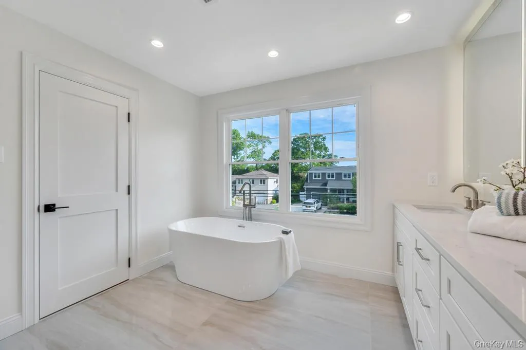124 North Drive, Oyster Bay, NY, 5 Bedrooms Bedrooms, 9 Rooms Rooms,4 BathroomsBathrooms,Residential,For Rent,North,0,1004084 124 North Drive, Oyster Bay, NY, 5 Bedrooms Bedrooms, 9 Rooms Rooms,4 BathroomsBathrooms,Residential,For Rent,North,0,1004084