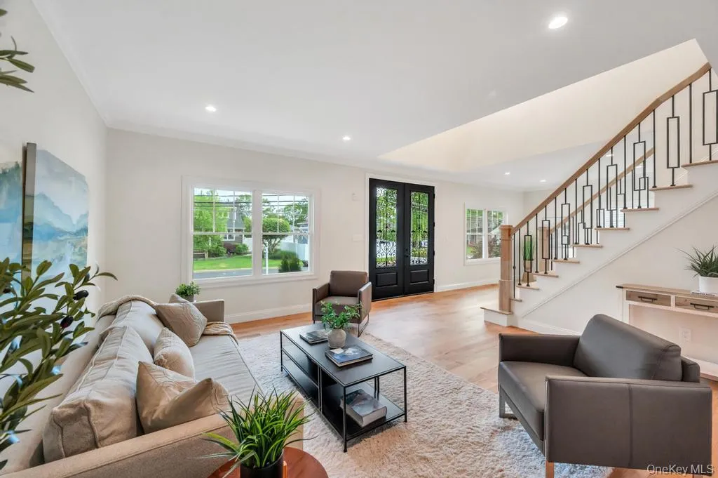 124 North Drive, Oyster Bay, NY, 5 Bedrooms Bedrooms, 9 Rooms Rooms,4 BathroomsBathrooms,Residential,For Rent,North,0,1004084 124 North Drive, Oyster Bay, NY, 5 Bedrooms Bedrooms, 9 Rooms Rooms,4 BathroomsBathrooms,Residential,For Rent,North,0,1004084