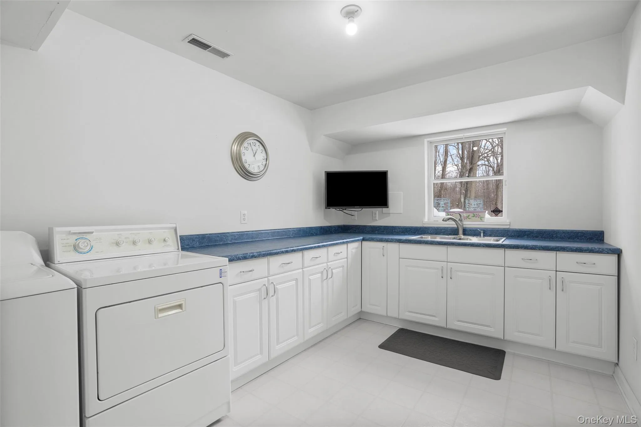 40 Burts Path, East Fishkill, NY, 4 Bedrooms Bedrooms, 12 Rooms Rooms,3 BathroomsBathrooms,Residential,For Rent,Burts,0,1004095 40 Burts Path, East Fishkill, NY, 4 Bedrooms Bedrooms, 12 Rooms Rooms,3 BathroomsBathrooms,Residential,For Rent,Burts,0,1004095